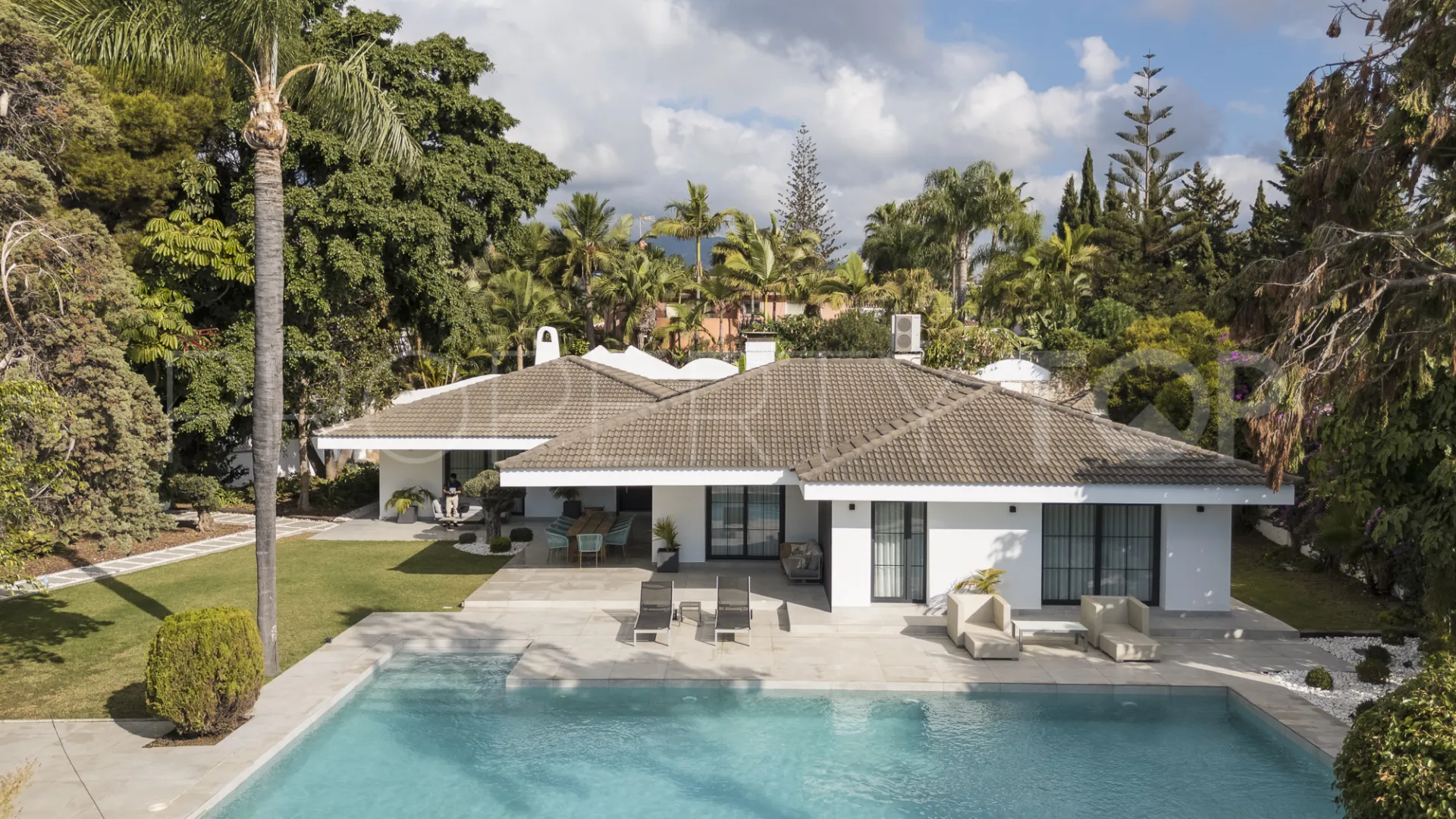 For sale Marbella East villa with 5 bedrooms