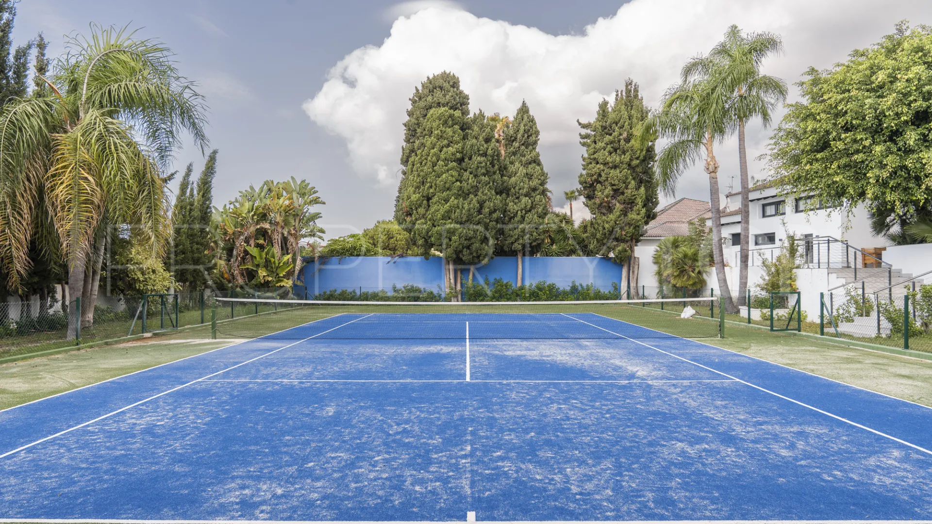 For sale Marbella East villa with 5 bedrooms