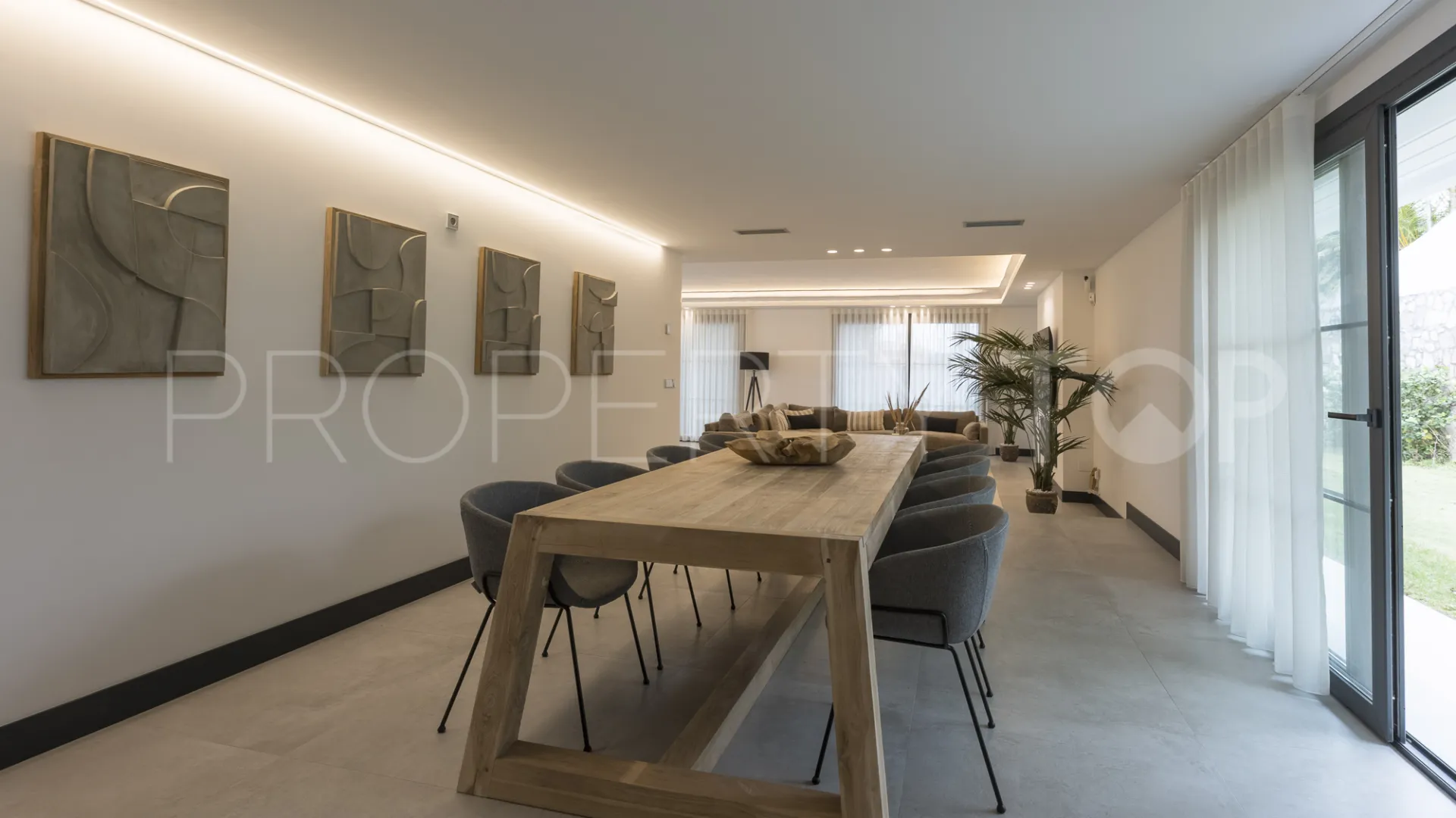 For sale Marbella East villa with 5 bedrooms