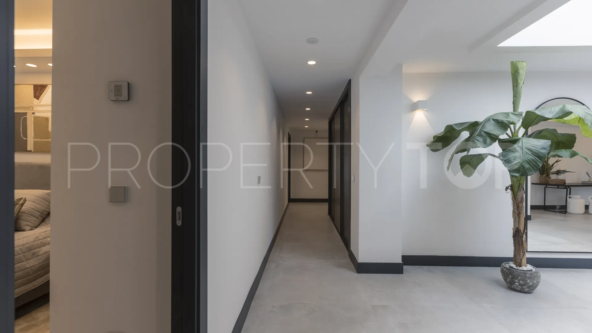 For sale Marbella East villa with 5 bedrooms