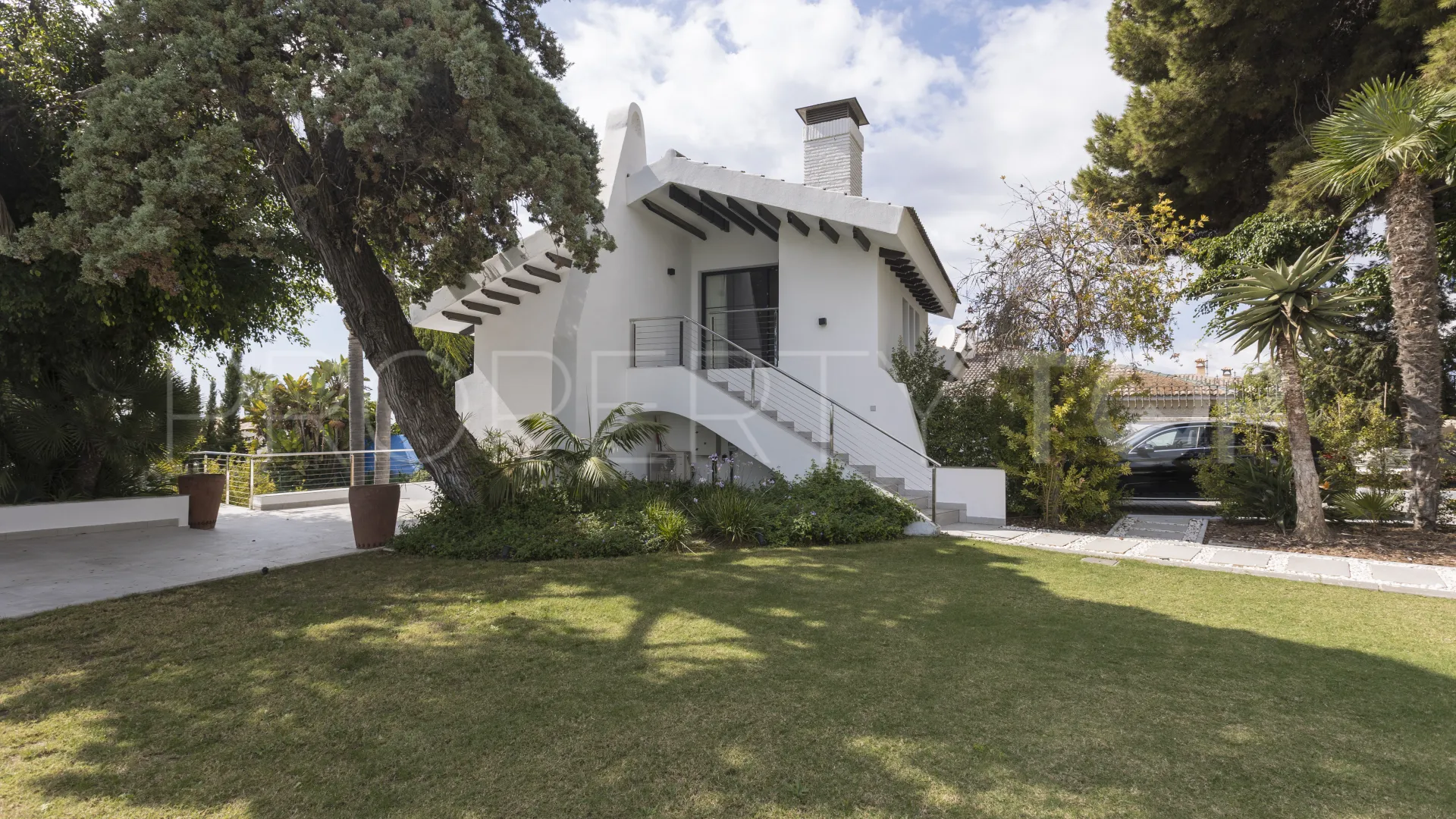 For sale Marbella East villa with 5 bedrooms