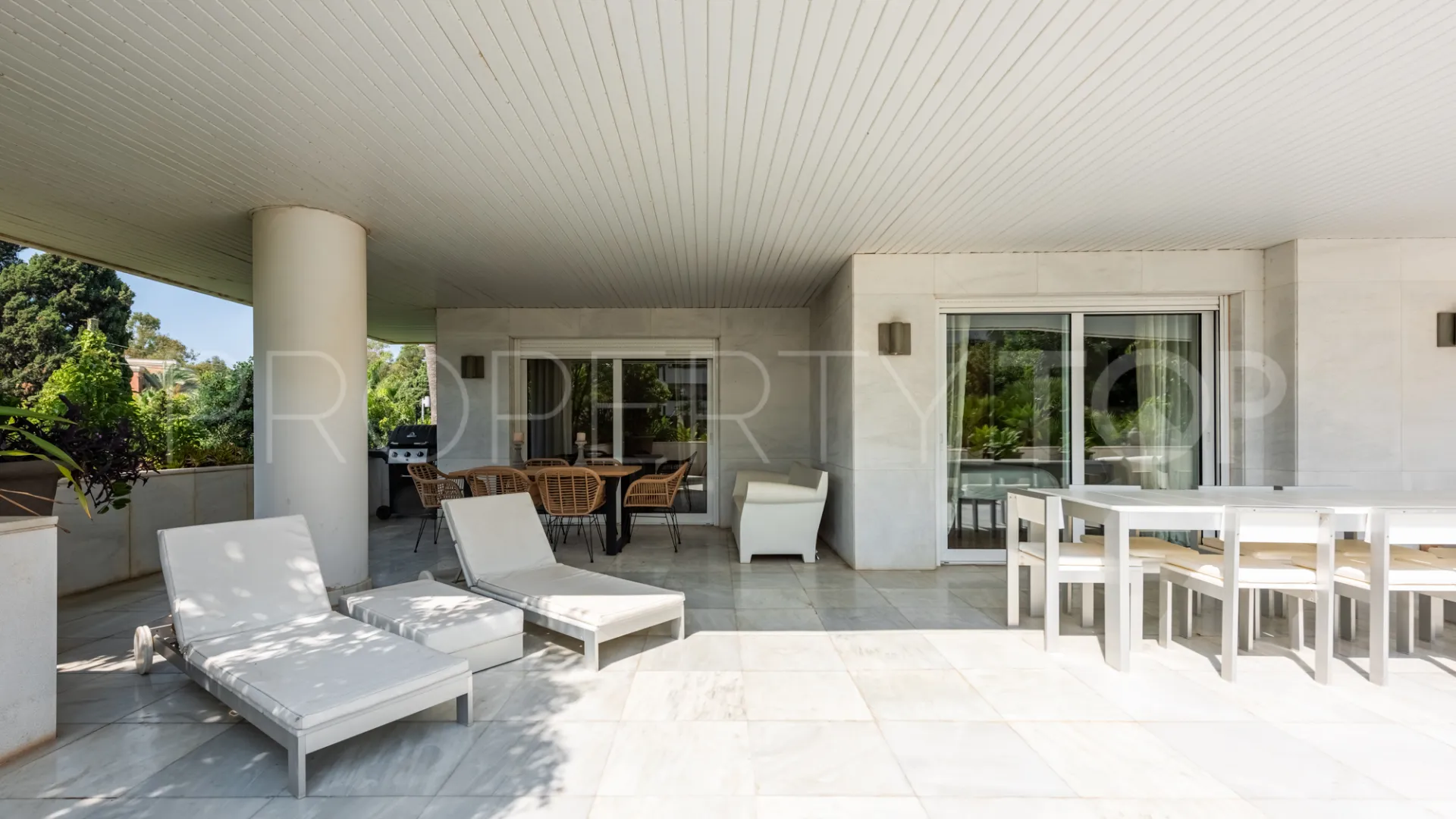 Ground floor apartment with 3 bedrooms for sale in El Embrujo Banús