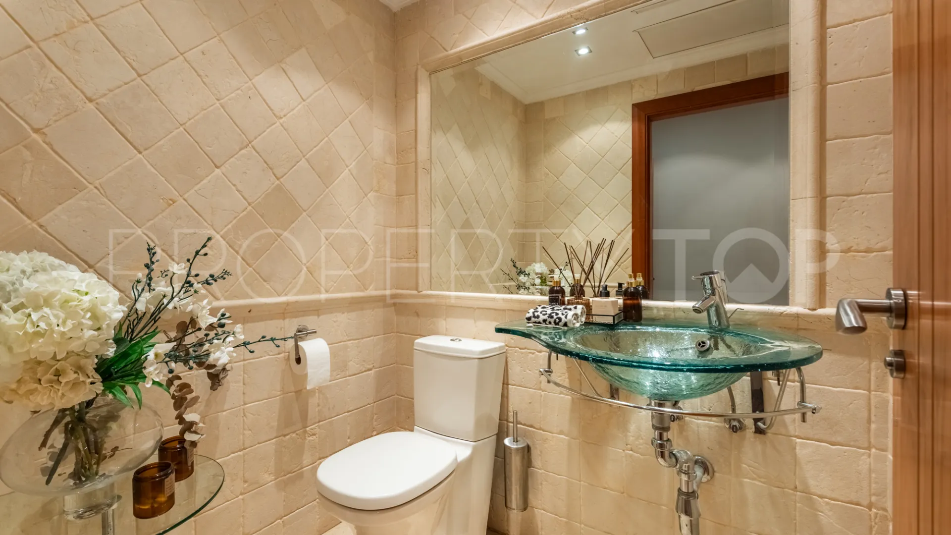 Ground floor apartment with 3 bedrooms for sale in El Embrujo Banús
