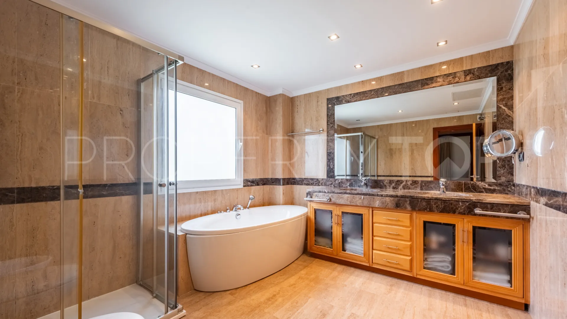 Ground floor apartment with 3 bedrooms for sale in El Embrujo Banús
