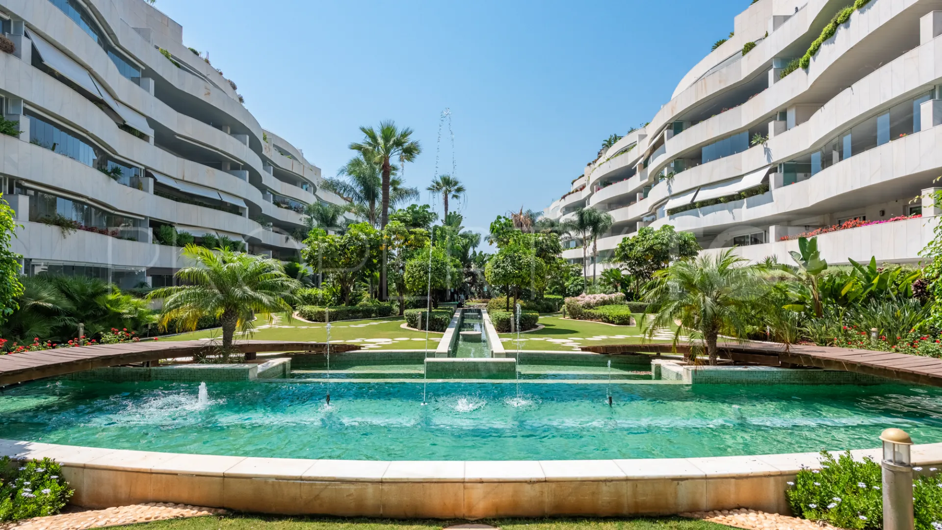 Ground floor apartment with 3 bedrooms for sale in El Embrujo Banús