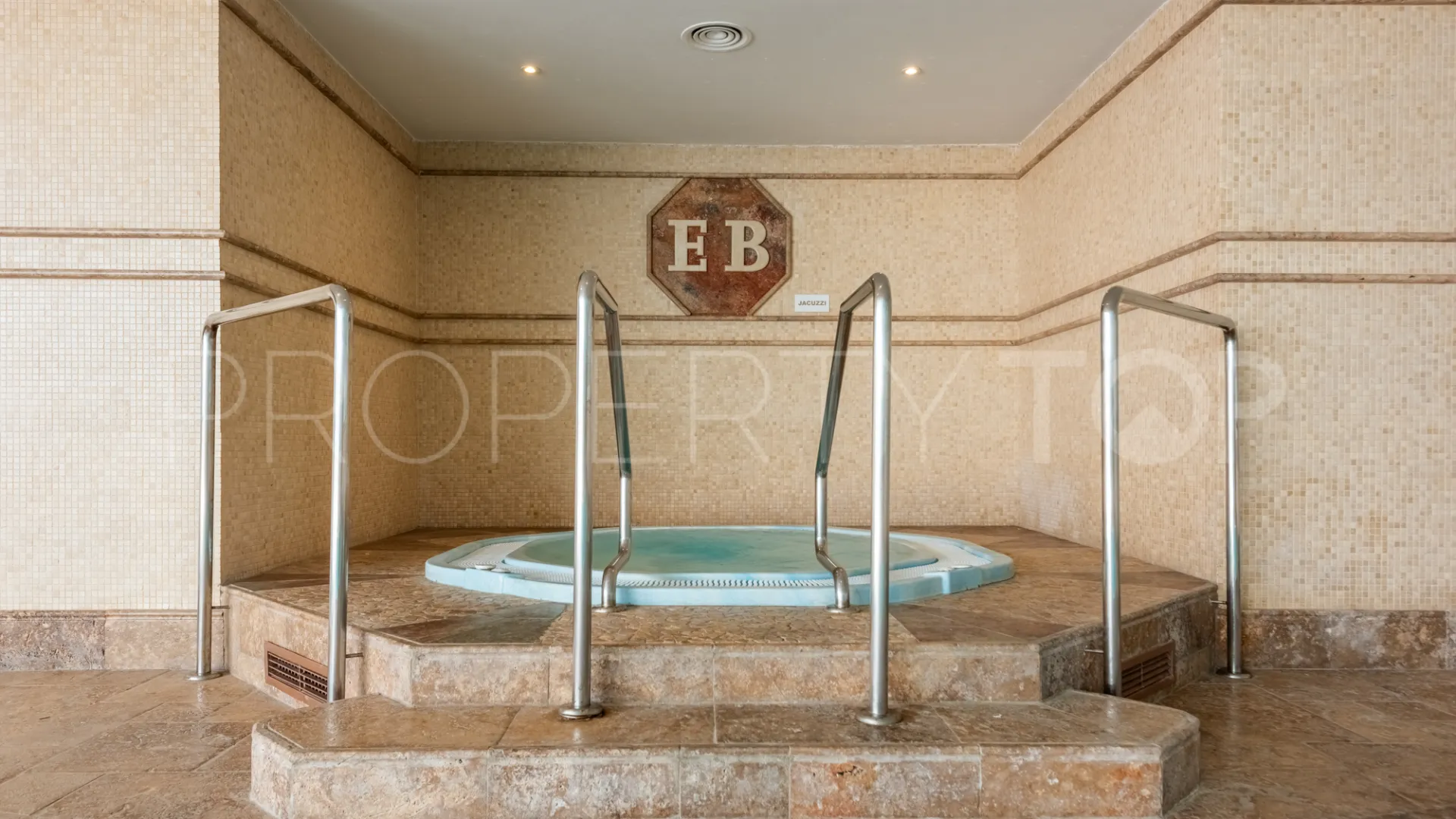 Ground floor apartment with 3 bedrooms for sale in El Embrujo Banús
