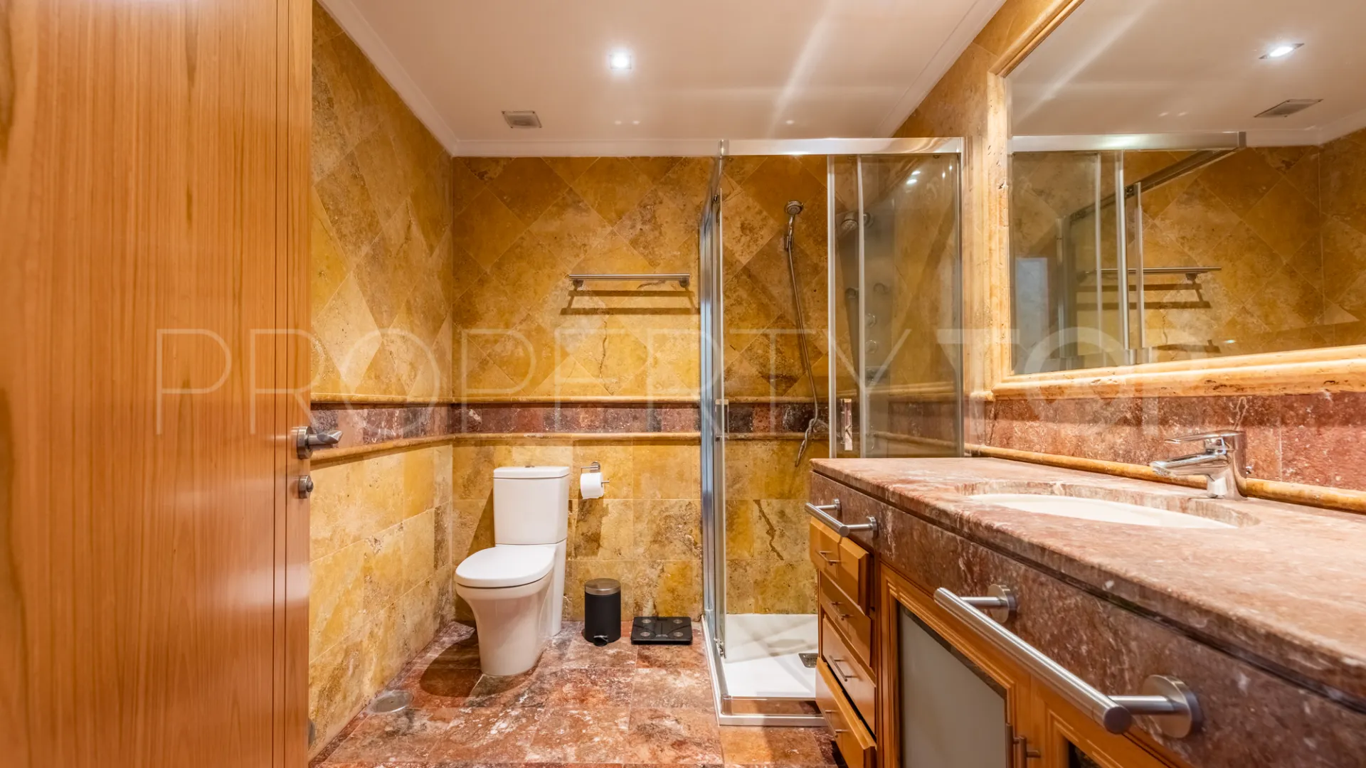 Ground floor apartment with 3 bedrooms for sale in El Embrujo Banús