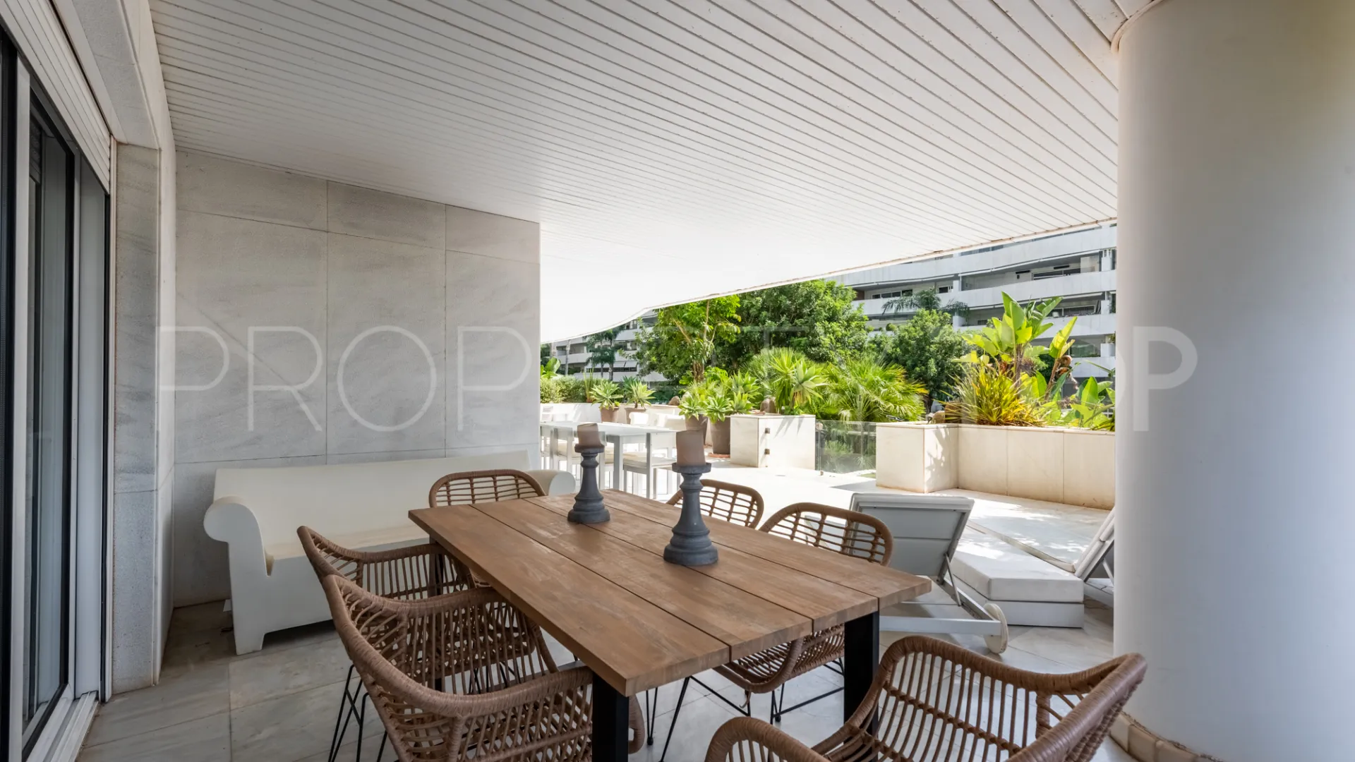 Ground floor apartment with 3 bedrooms for sale in El Embrujo Banús