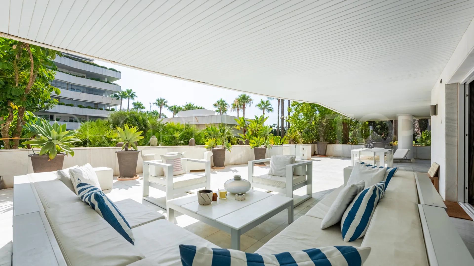 Ground floor apartment with 3 bedrooms for sale in El Embrujo Banús