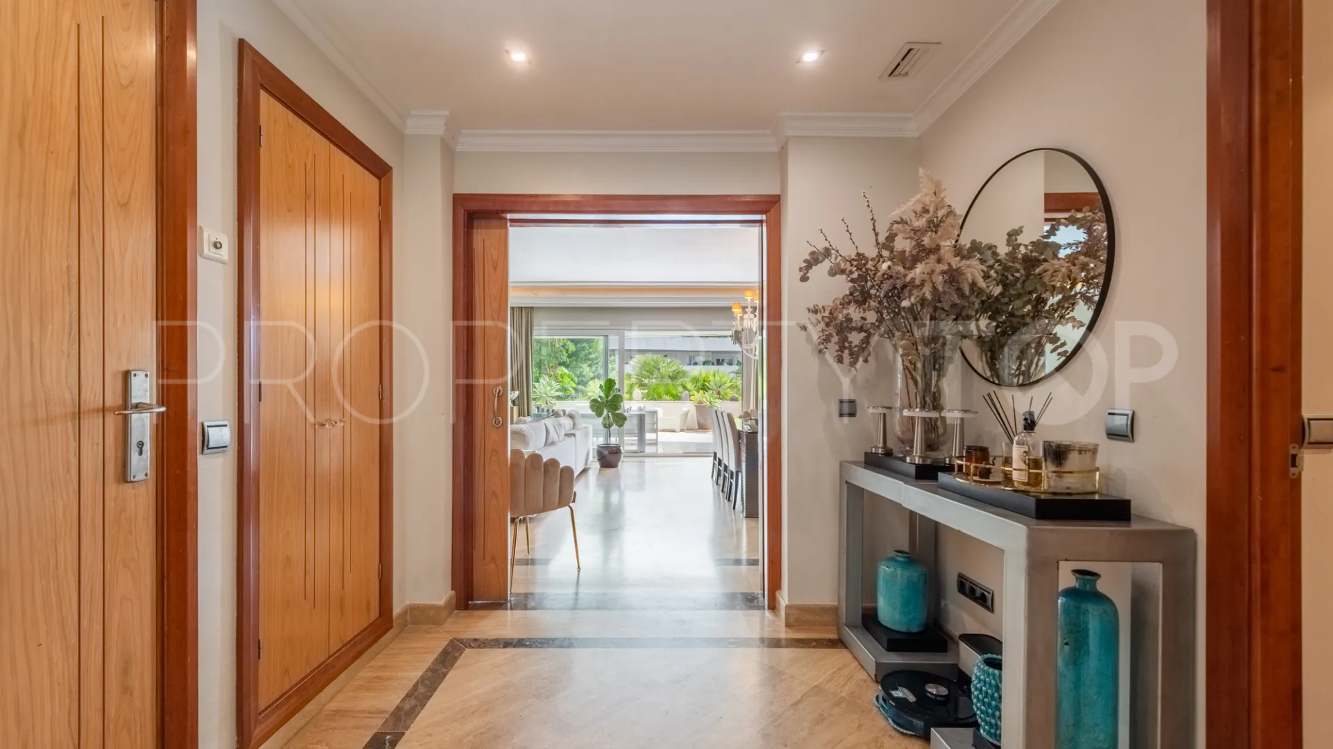 Ground floor apartment with 3 bedrooms for sale in El Embrujo Banús