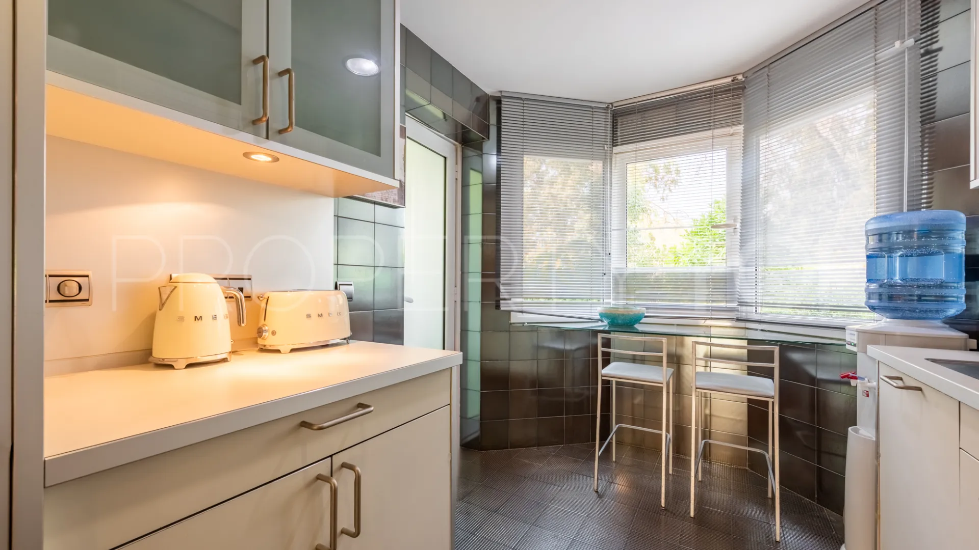 Ground floor apartment with 3 bedrooms for sale in El Embrujo Banús