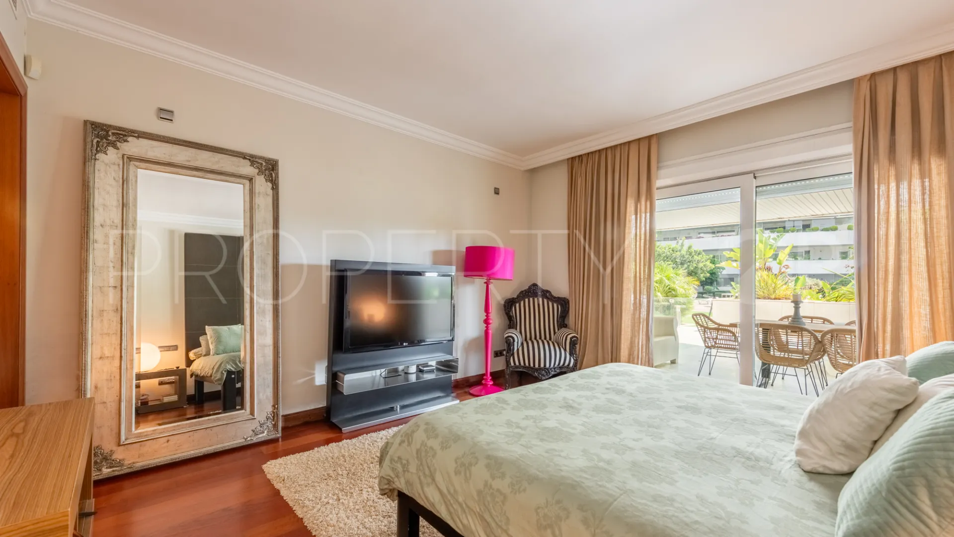 Ground floor apartment with 3 bedrooms for sale in El Embrujo Banús