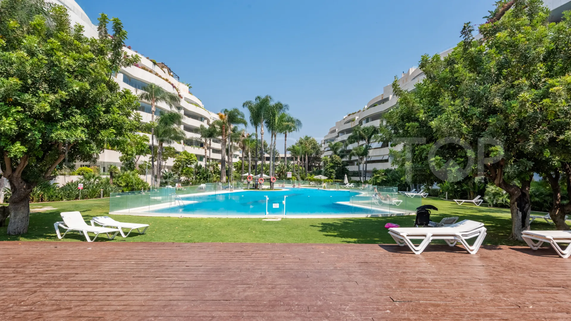 Ground floor apartment with 3 bedrooms for sale in El Embrujo Banús