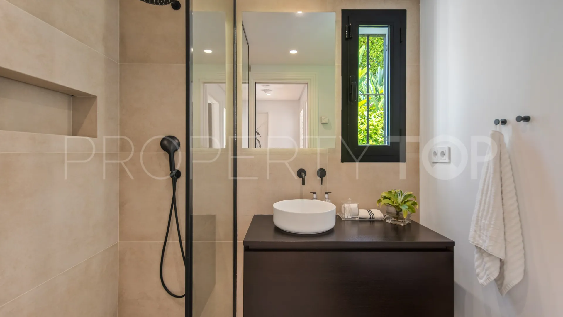 For sale villa in Los Naranjos Hill Club