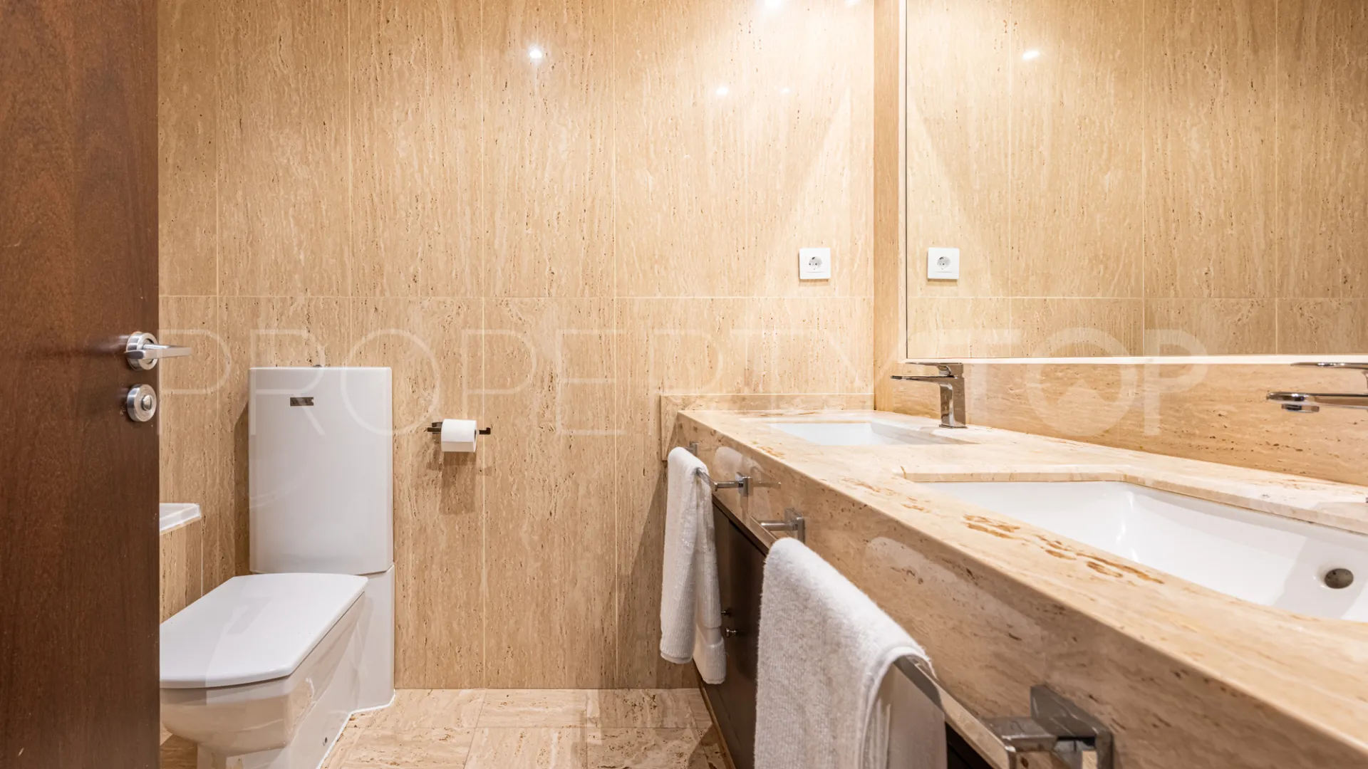 Apartamento planta baja de 1 dormitorio en venta en Medina de Banús