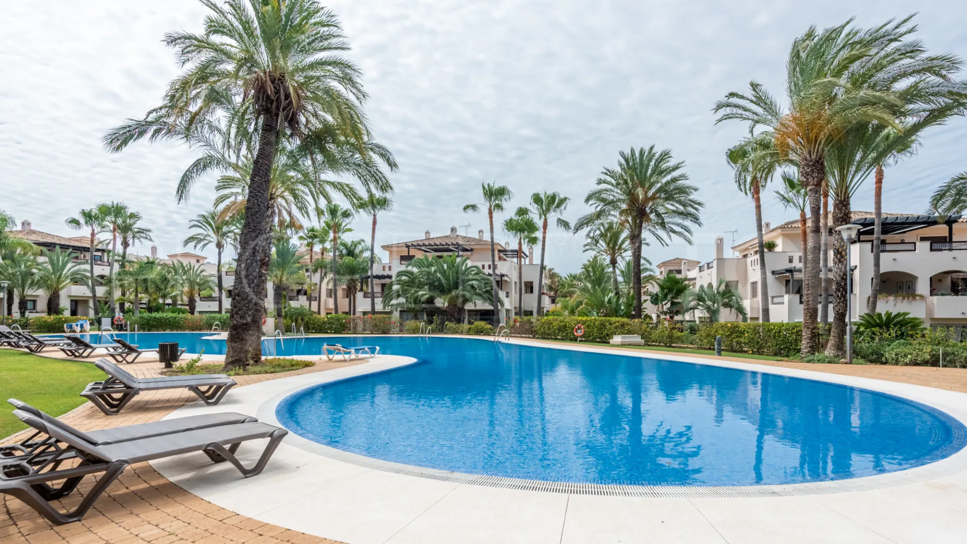 Apartamento planta baja de 1 dormitorio en venta en Medina de Banús