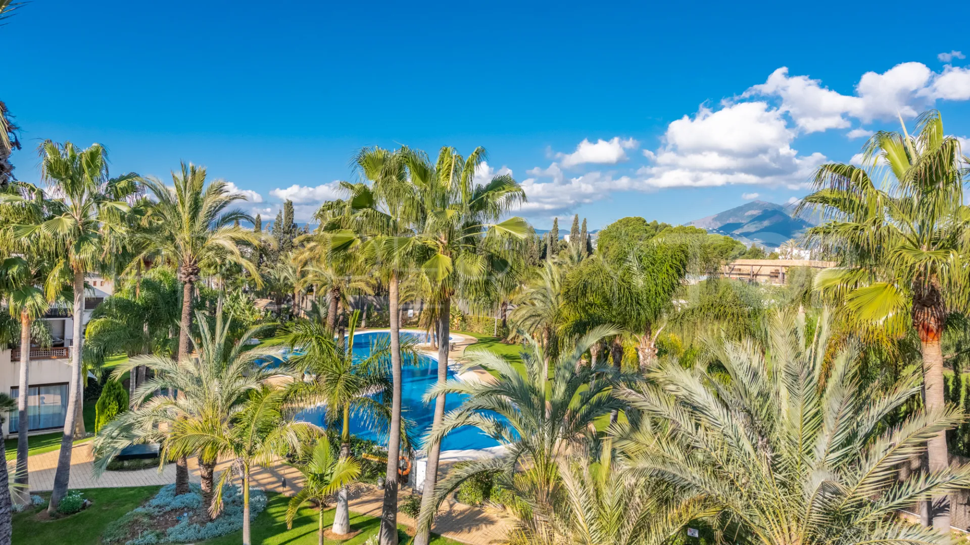 Apartamento planta baja de 1 dormitorio en venta en Medina de Banús