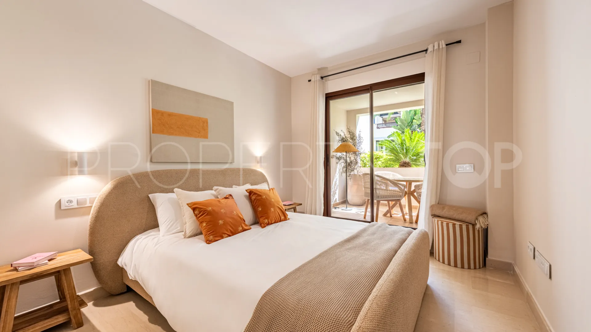 Apartamento planta baja de 1 dormitorio en venta en Medina de Banús