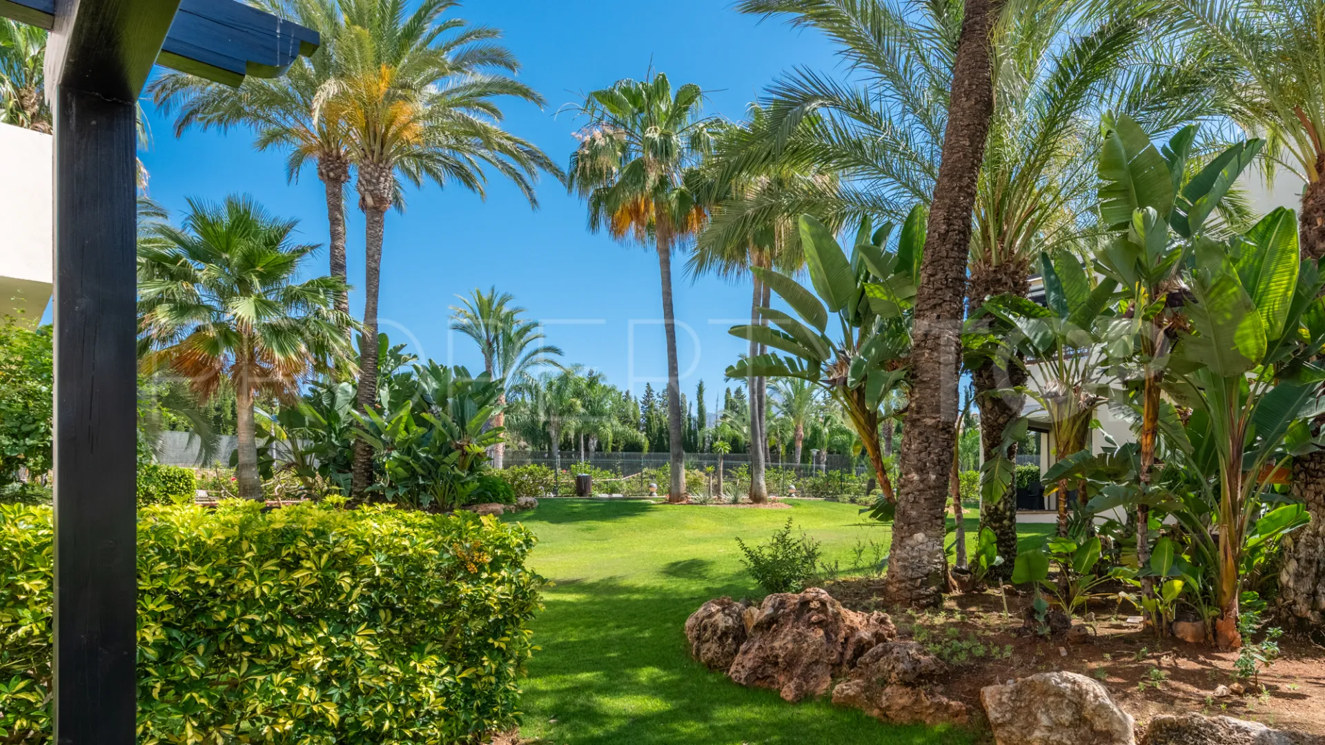 Apartamento planta baja de 1 dormitorio en venta en Medina de Banús