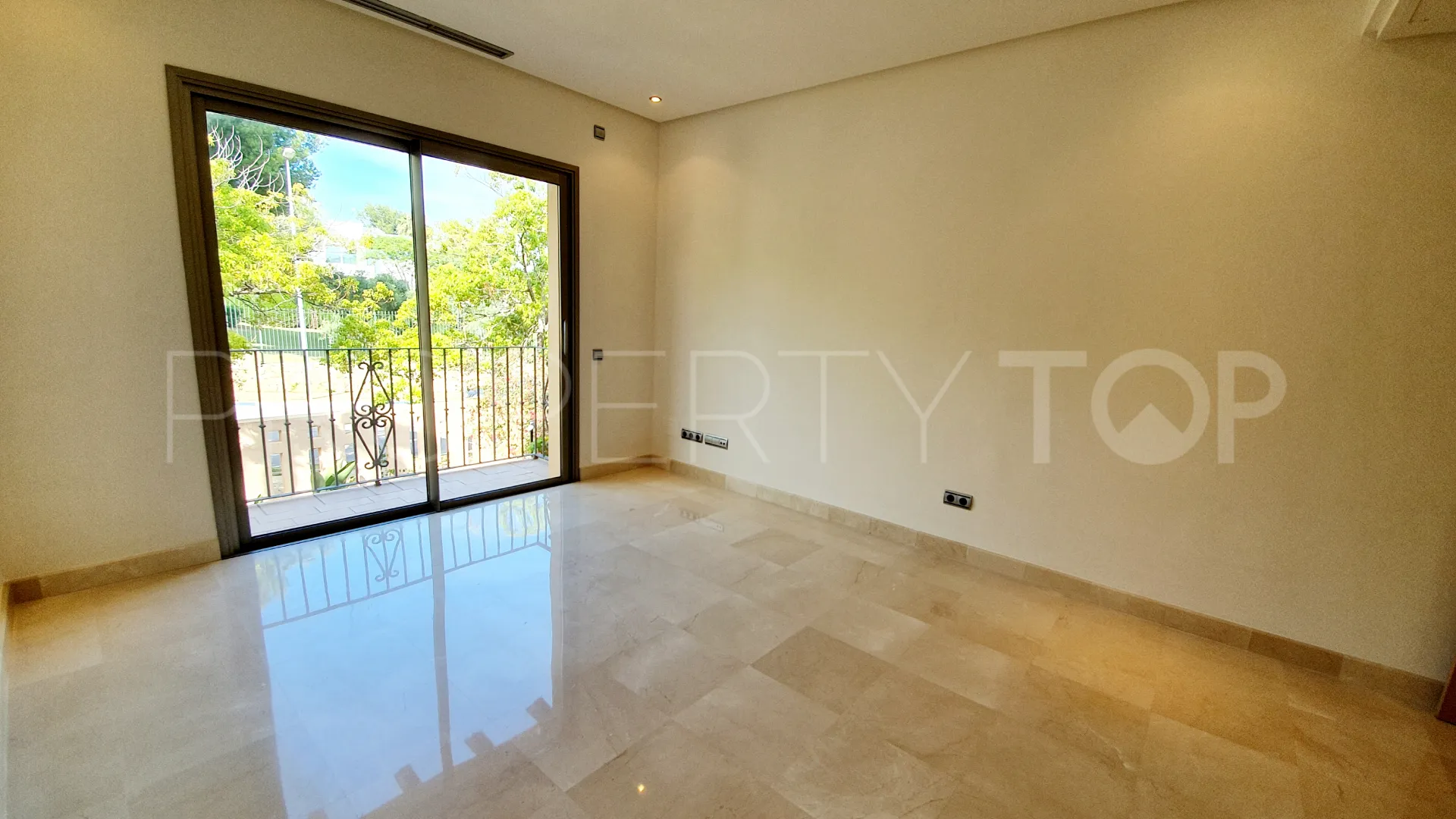 Buy apartment in Mansion Club