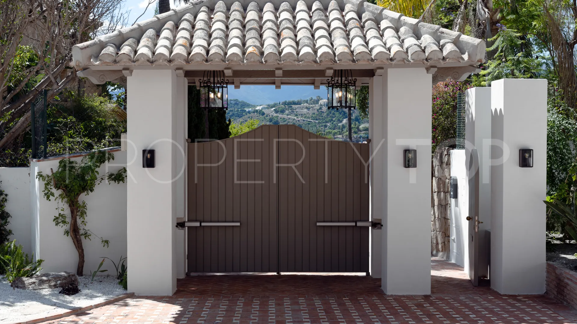 Monte Halcones 7 bedrooms villa for sale