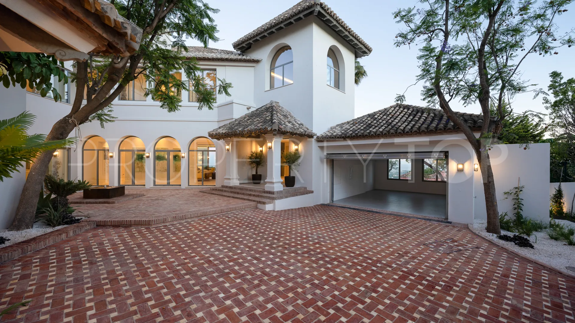 Monte Halcones 7 bedrooms villa for sale
