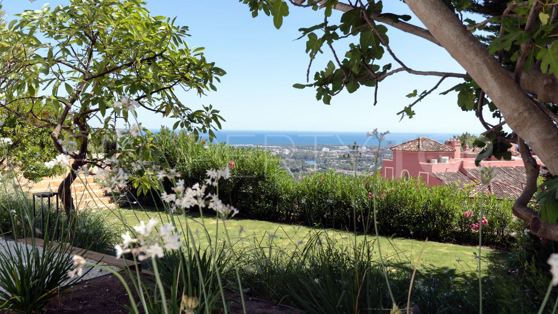 Monte Halcones 7 bedrooms villa for sale