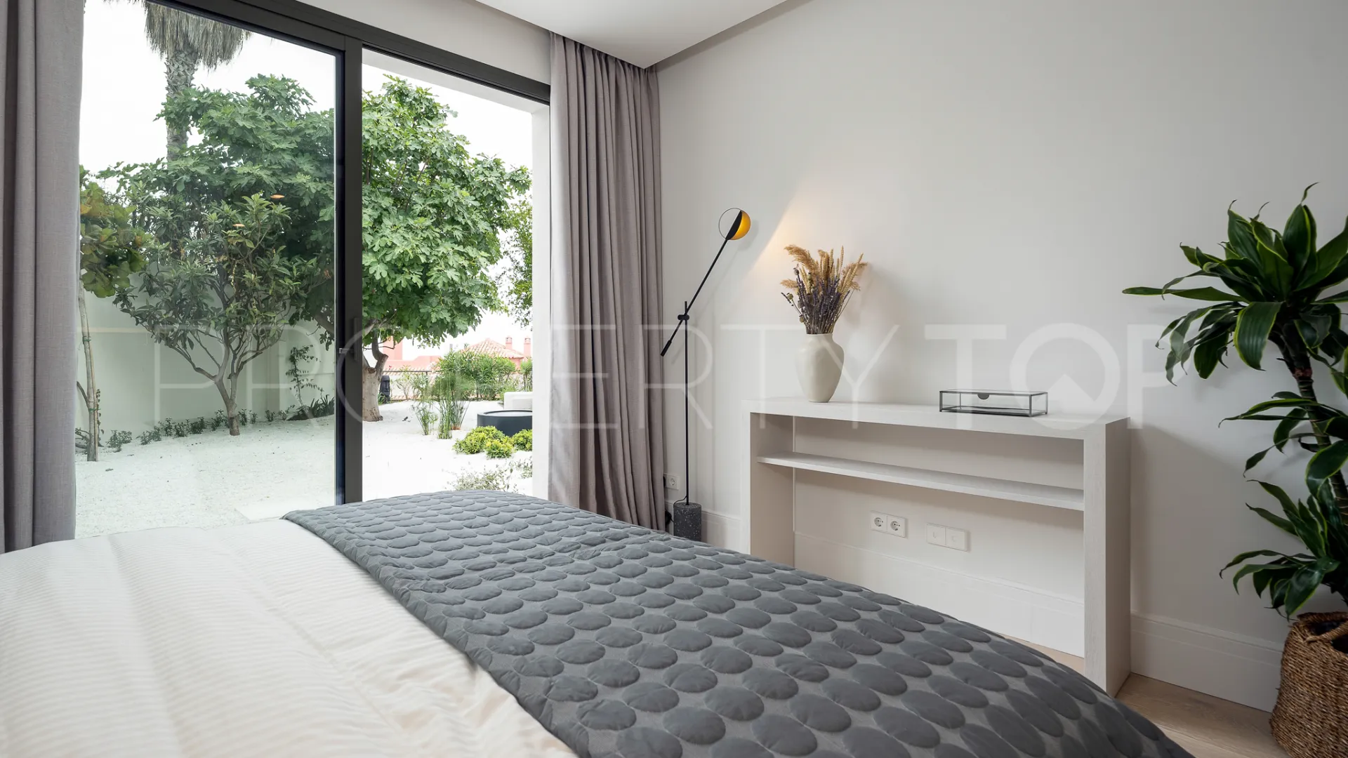 Monte Halcones 7 bedrooms villa for sale