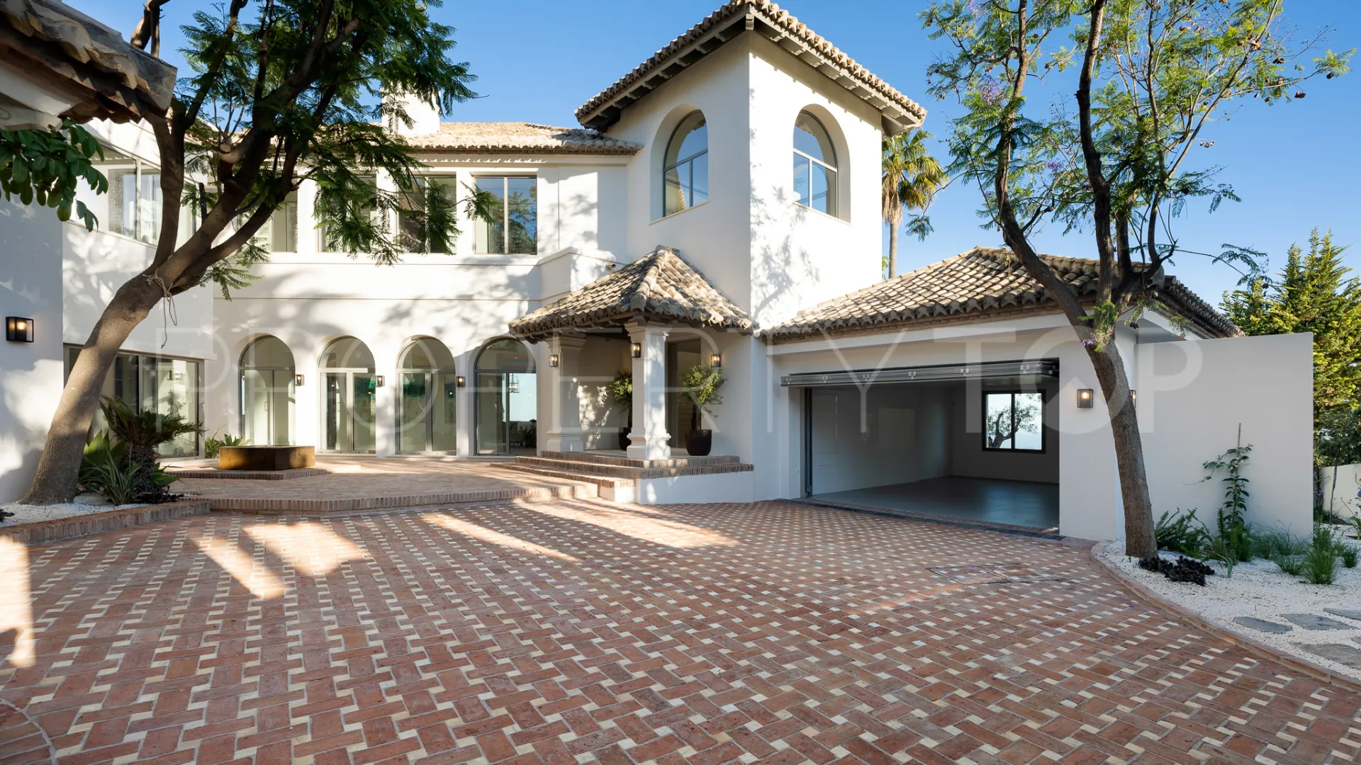 Monte Halcones 7 bedrooms villa for sale