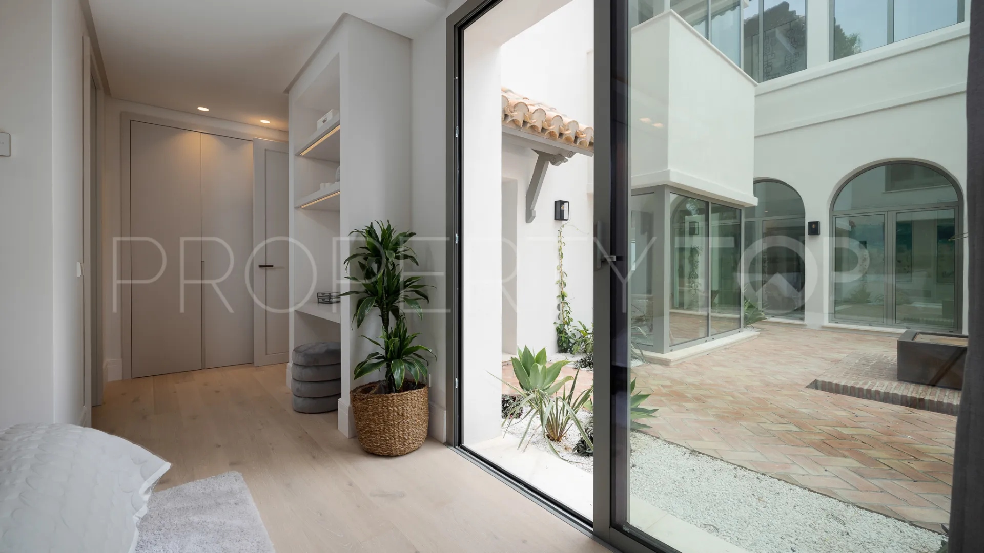 Monte Halcones 7 bedrooms villa for sale