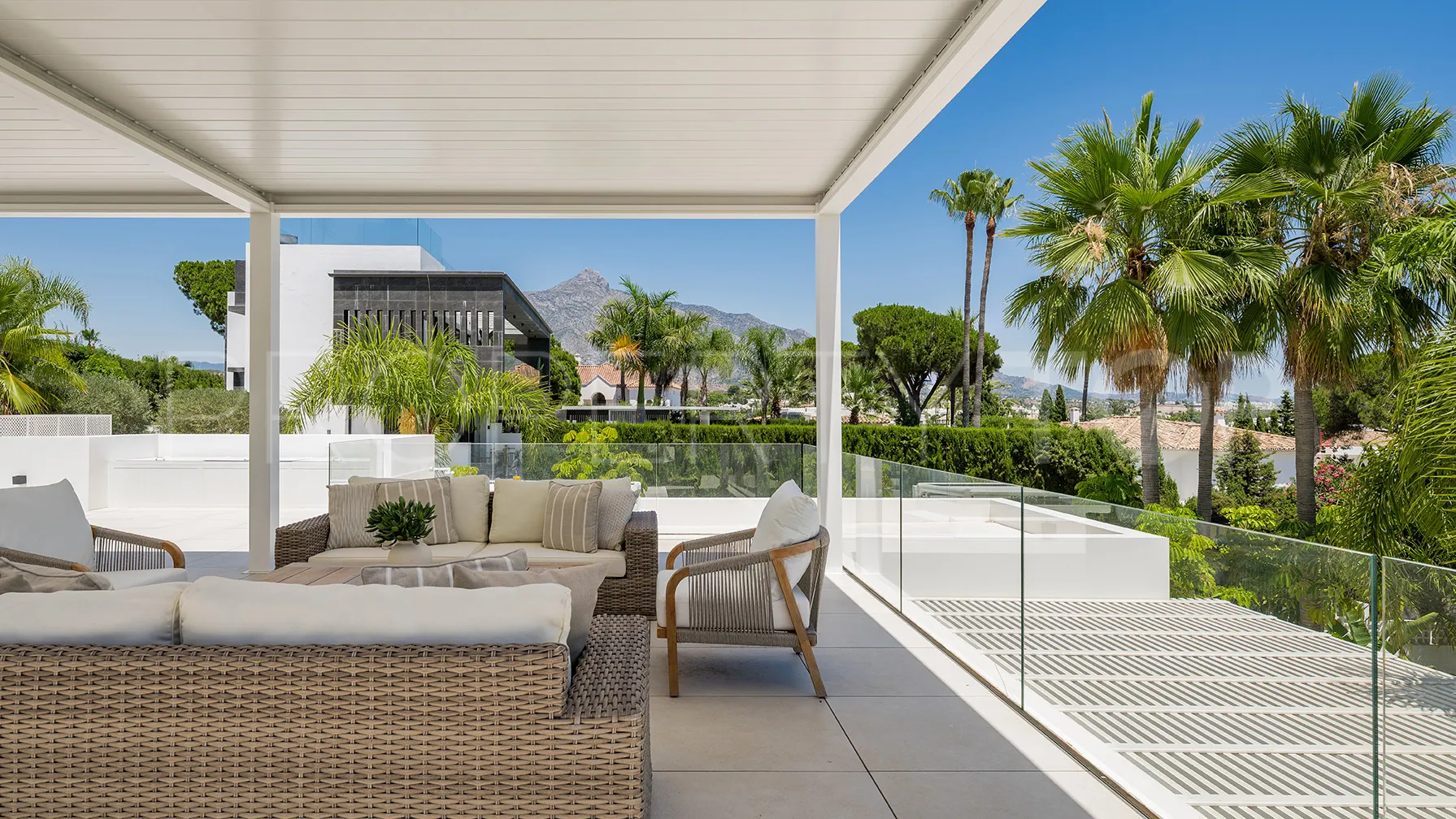 For sale villa with 4 bedrooms in Las Brisas