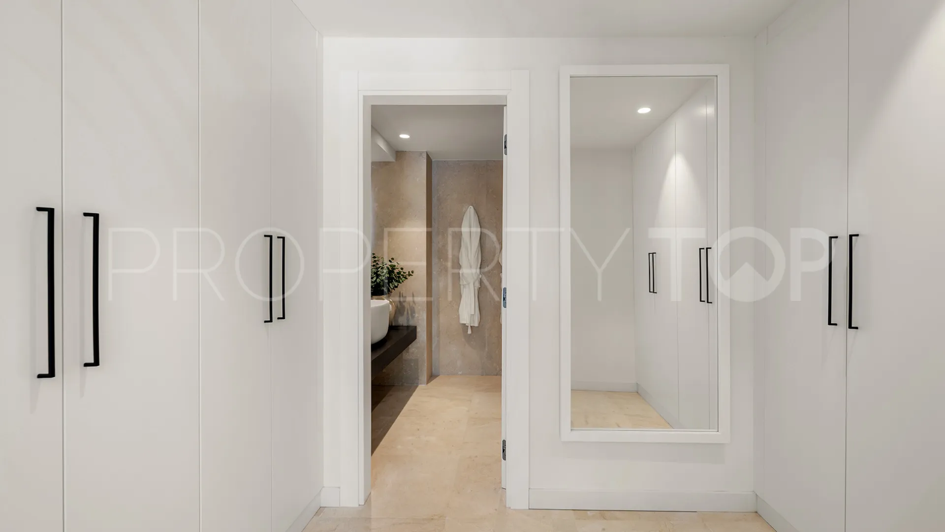 For sale villa with 4 bedrooms in Las Brisas