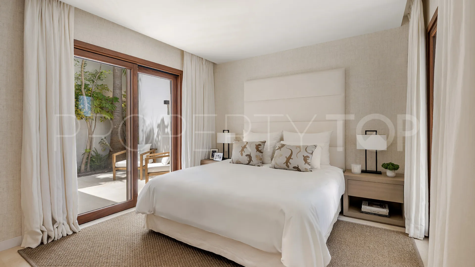 For sale villa with 4 bedrooms in Las Brisas