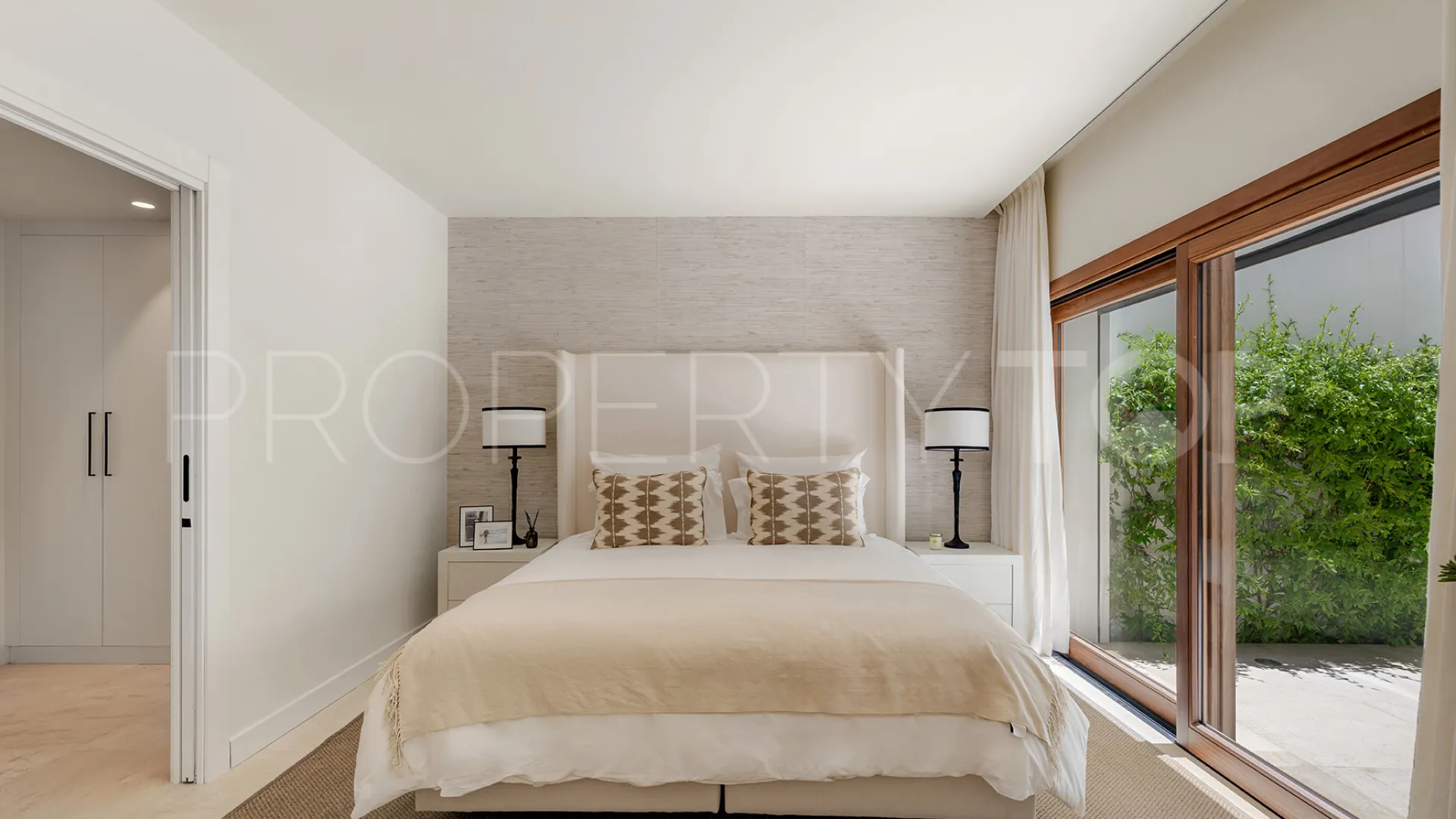 For sale villa with 4 bedrooms in Las Brisas