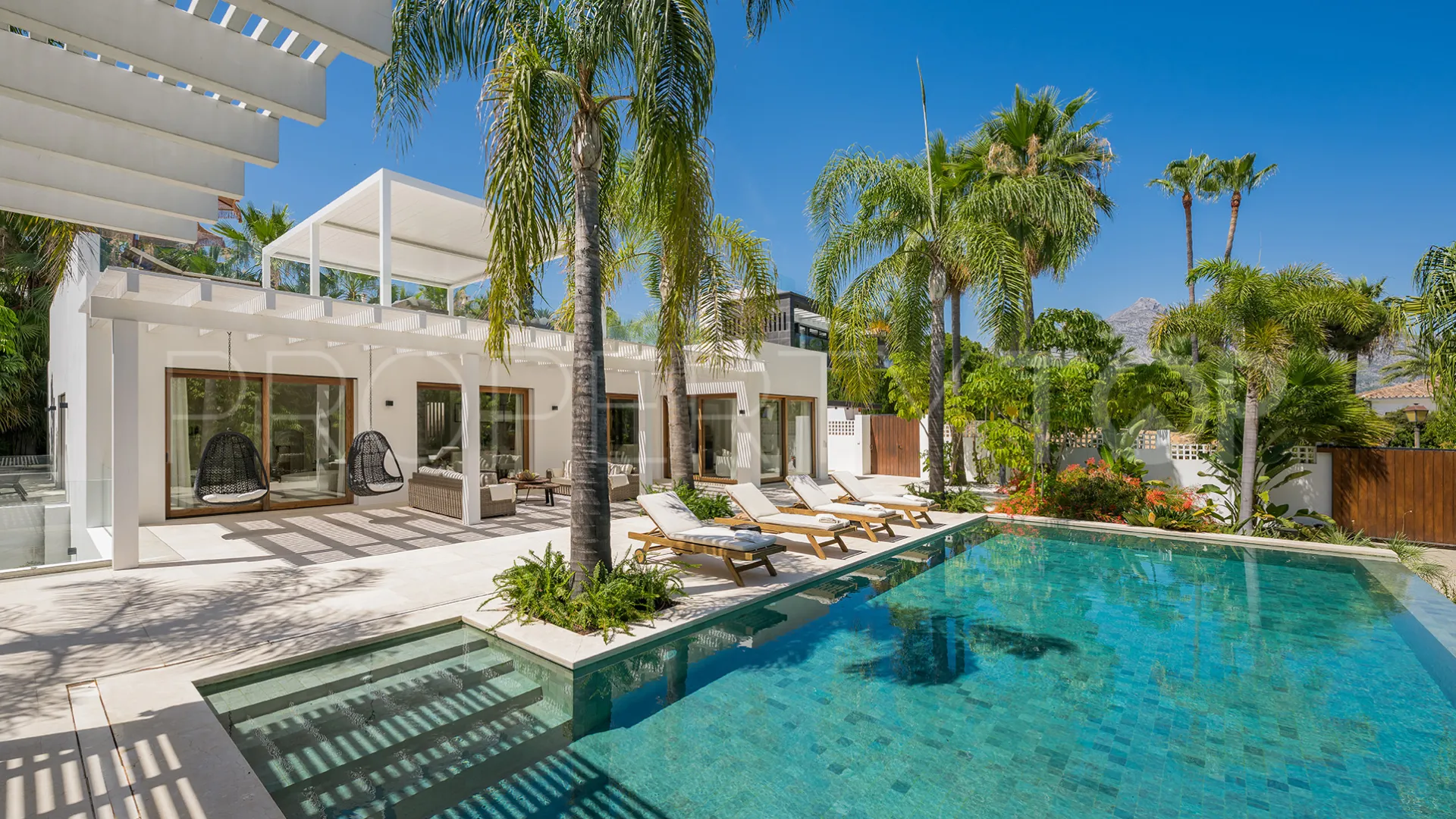 For sale villa with 4 bedrooms in Las Brisas