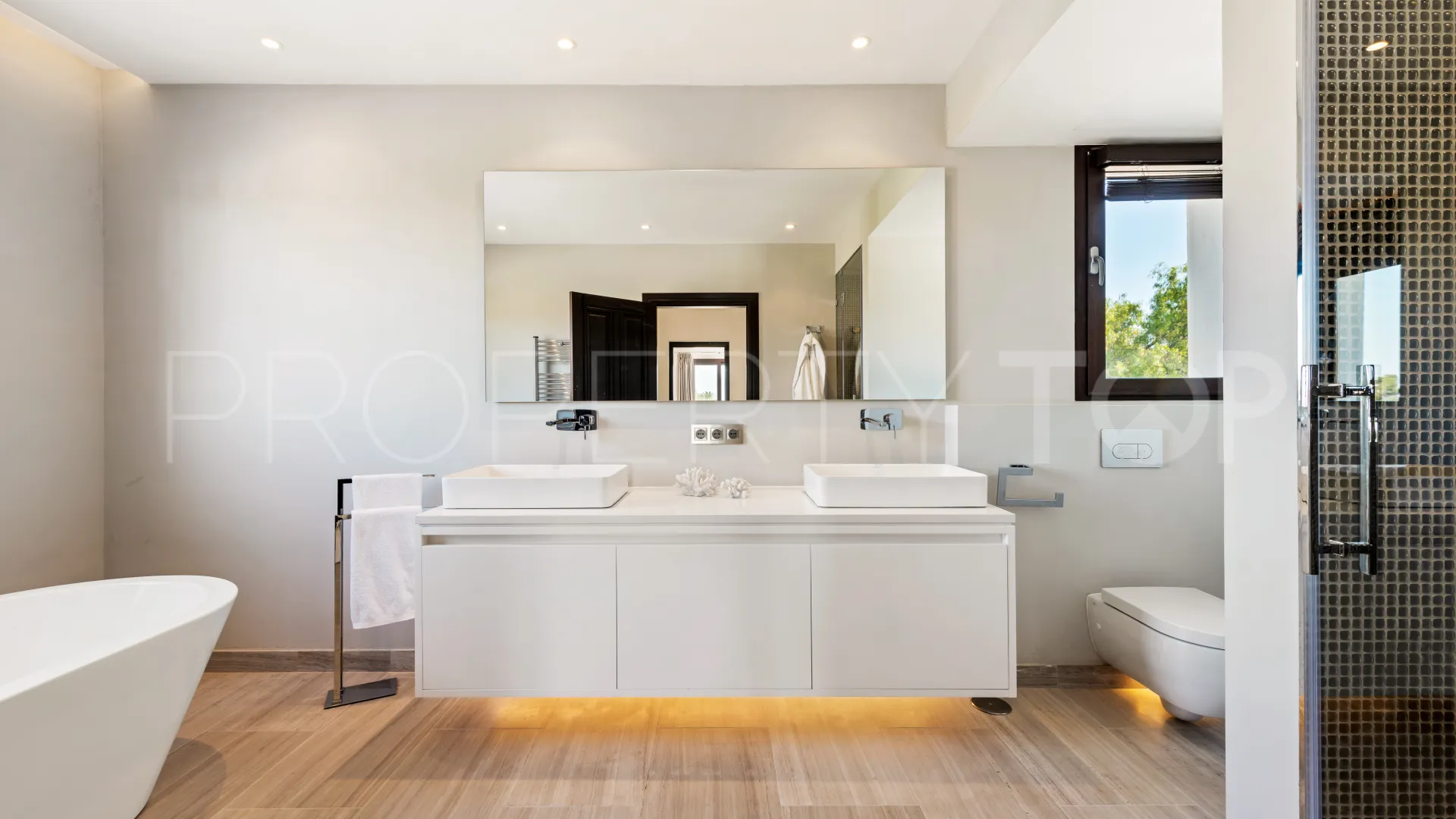 Comprar villa en Valle del Sol de 6 dormitorios