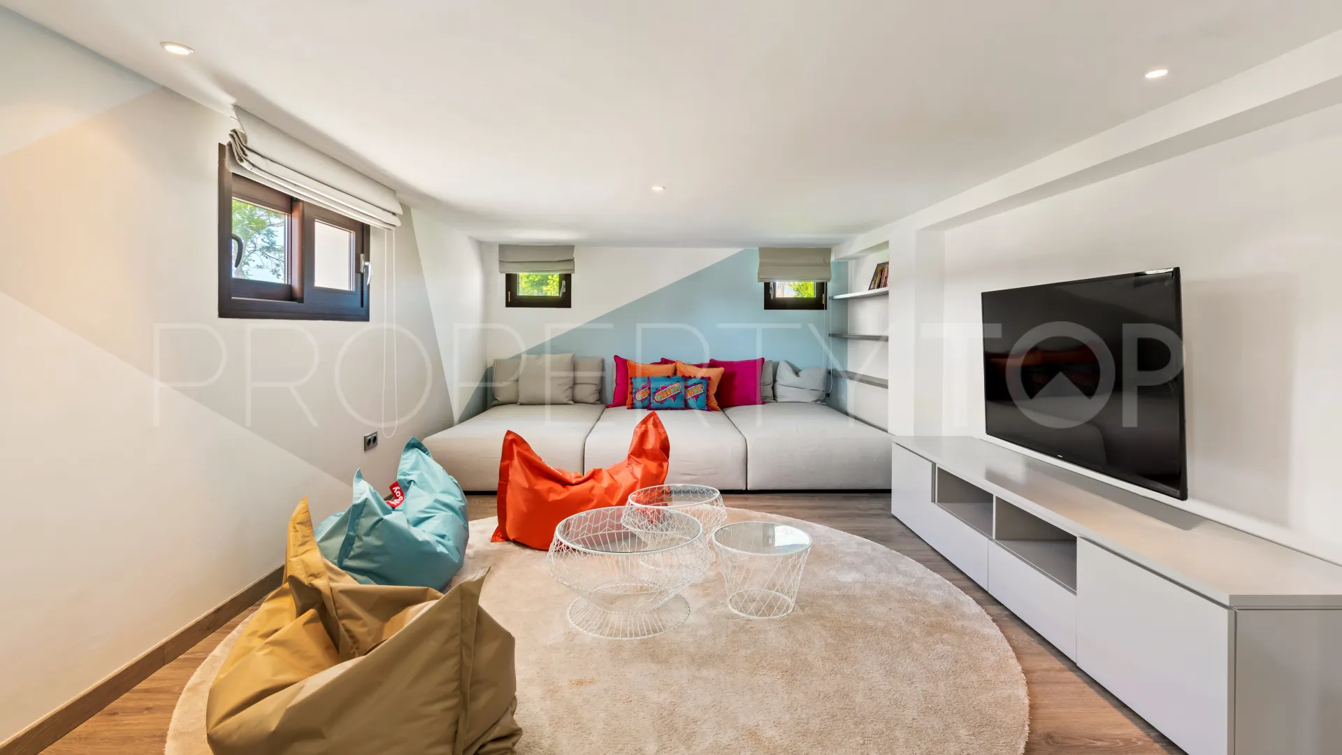Comprar villa en Valle del Sol de 6 dormitorios