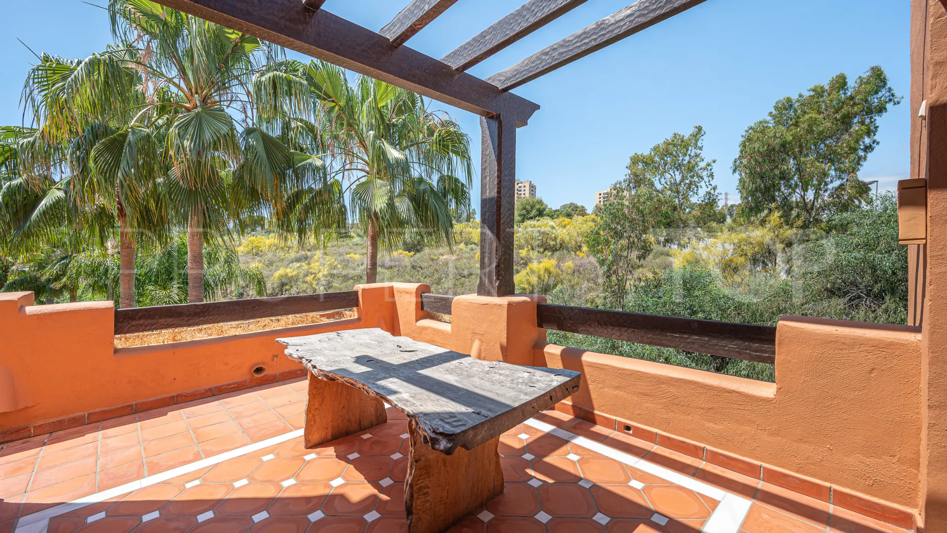 Atico duplex en venta en La Alzambra Hill Club de 3 dormitorios