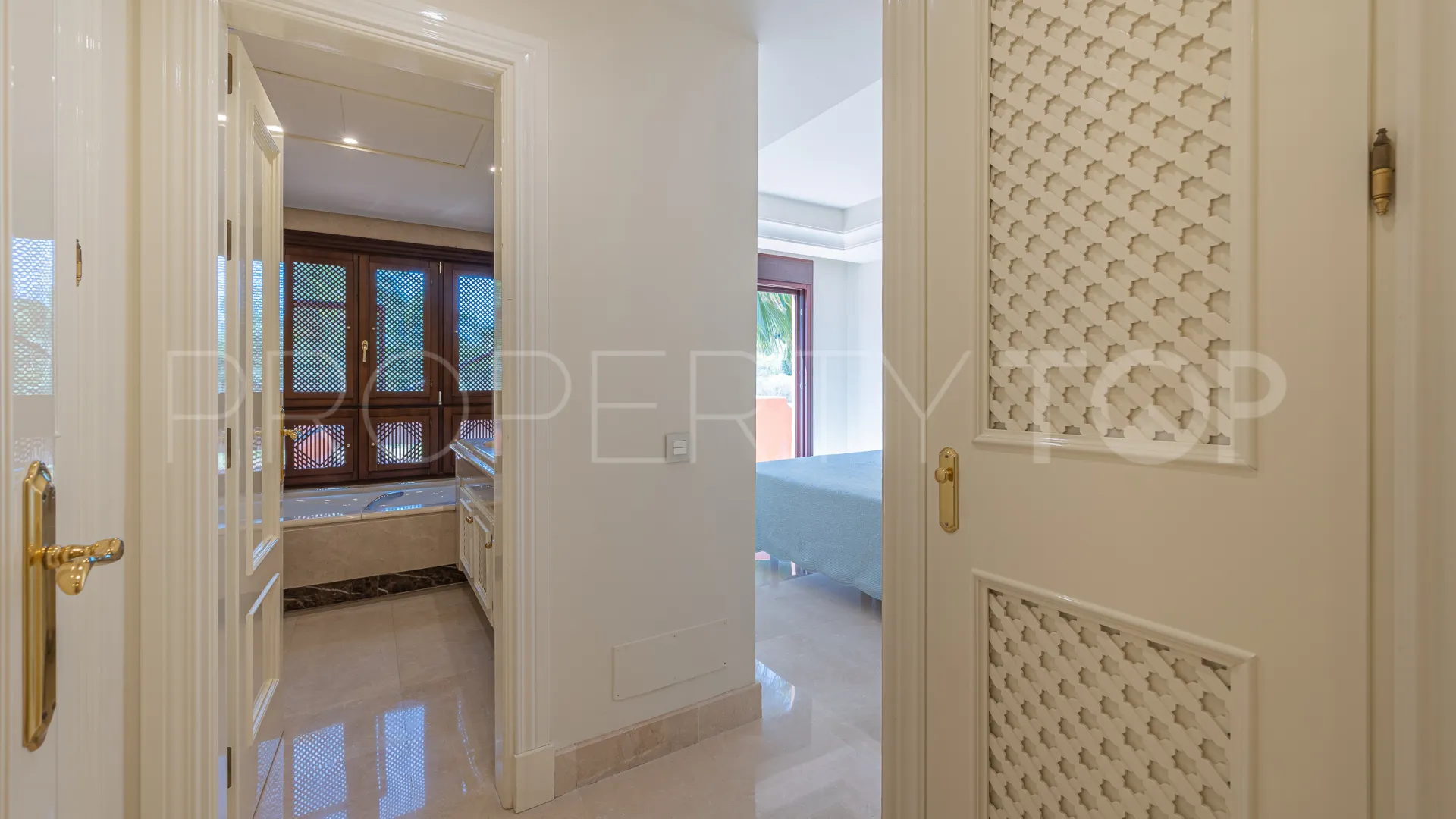 Atico duplex en venta en La Alzambra Hill Club de 3 dormitorios