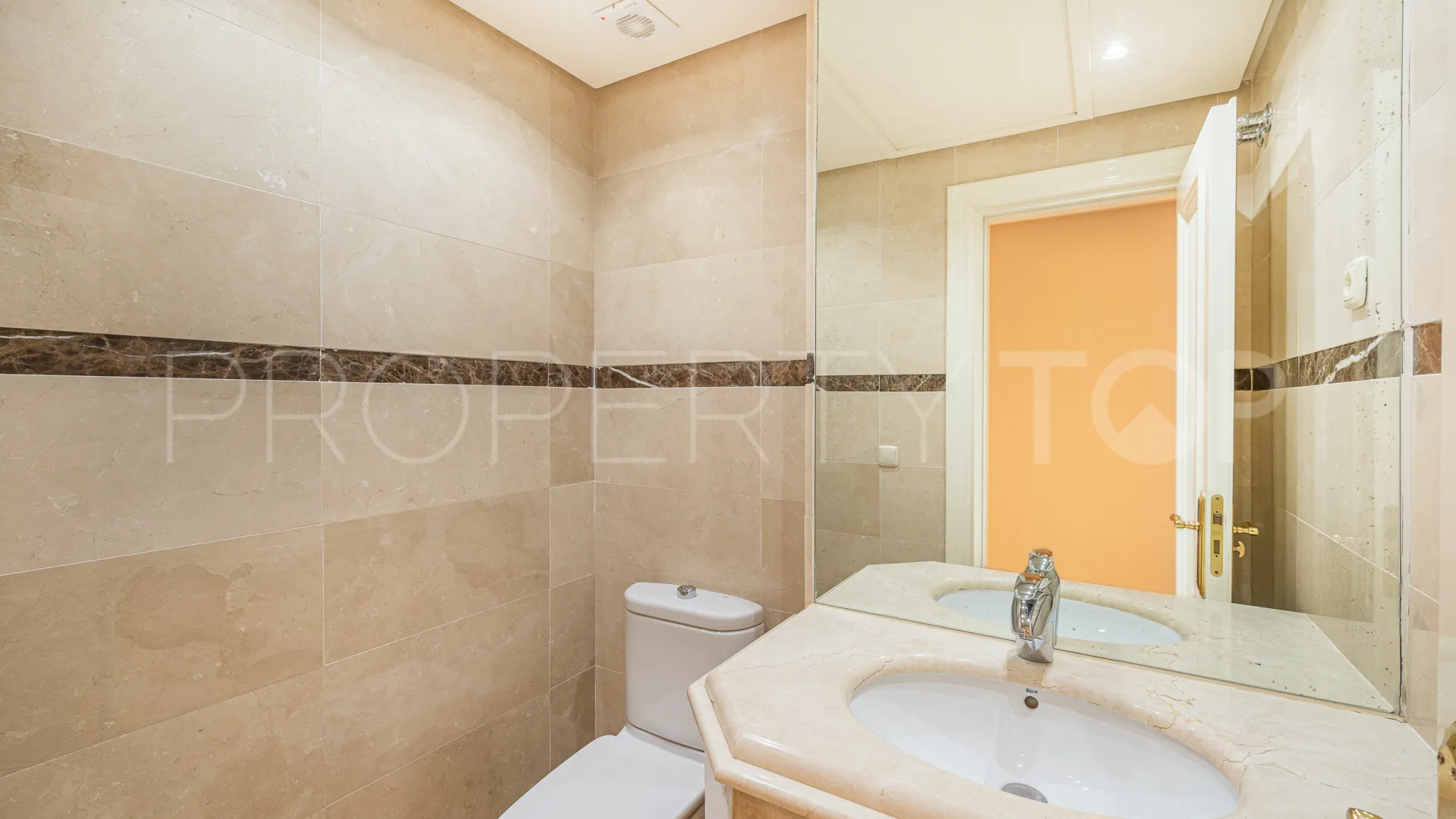 Atico duplex en venta en La Alzambra Hill Club de 3 dormitorios