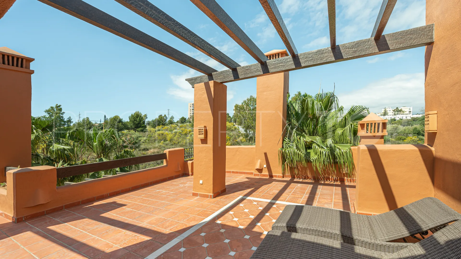 Atico duplex en venta en La Alzambra Hill Club de 3 dormitorios