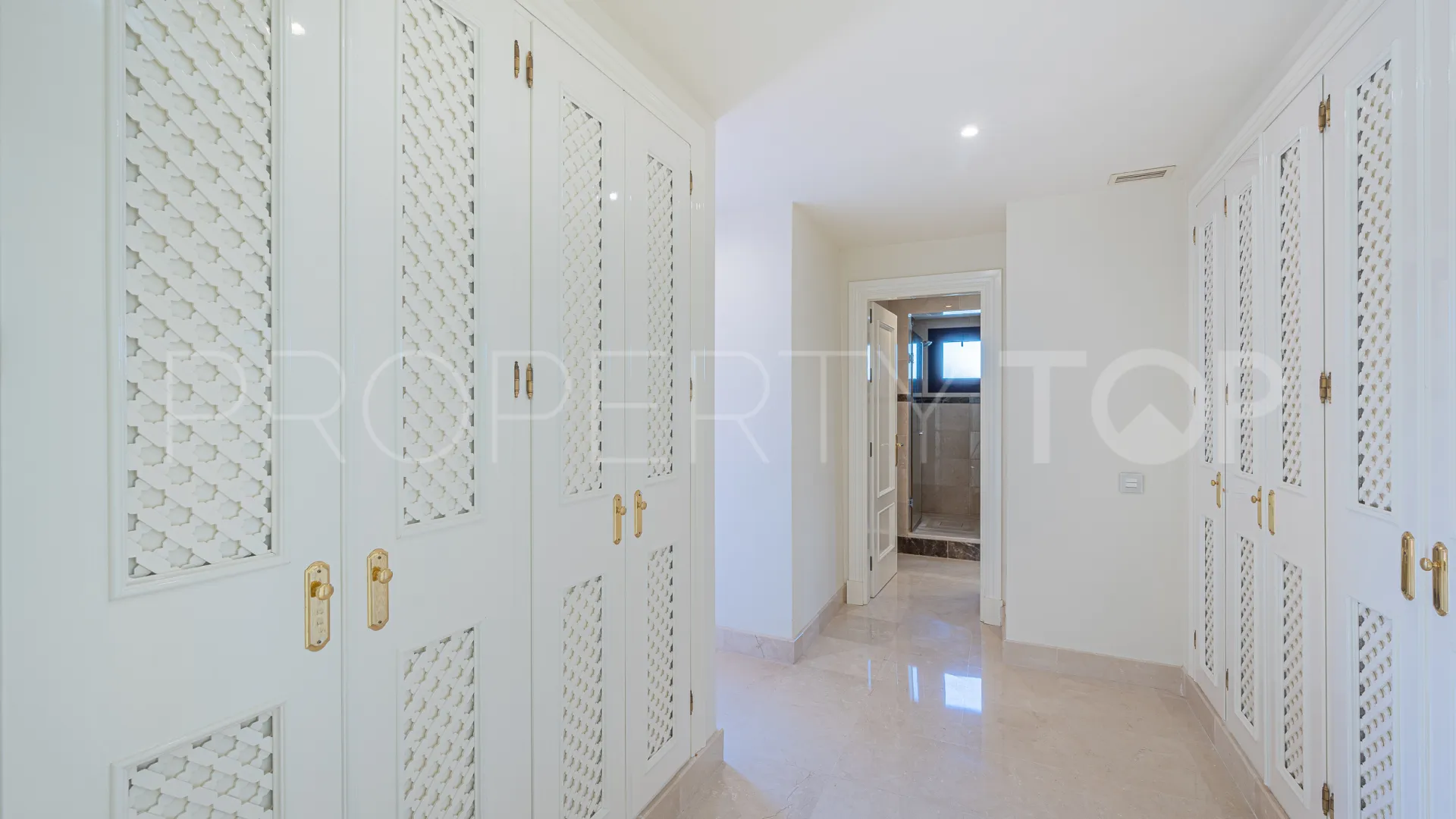 Atico duplex en venta en La Alzambra Hill Club de 3 dormitorios