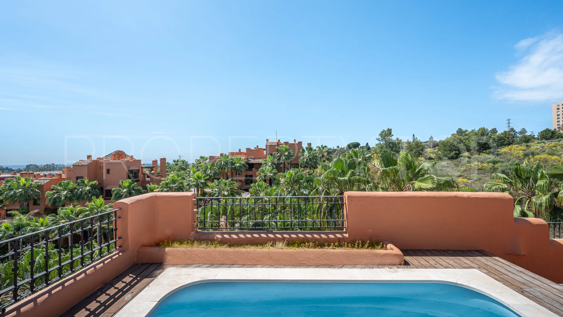 Atico duplex en venta en La Alzambra Hill Club de 3 dormitorios