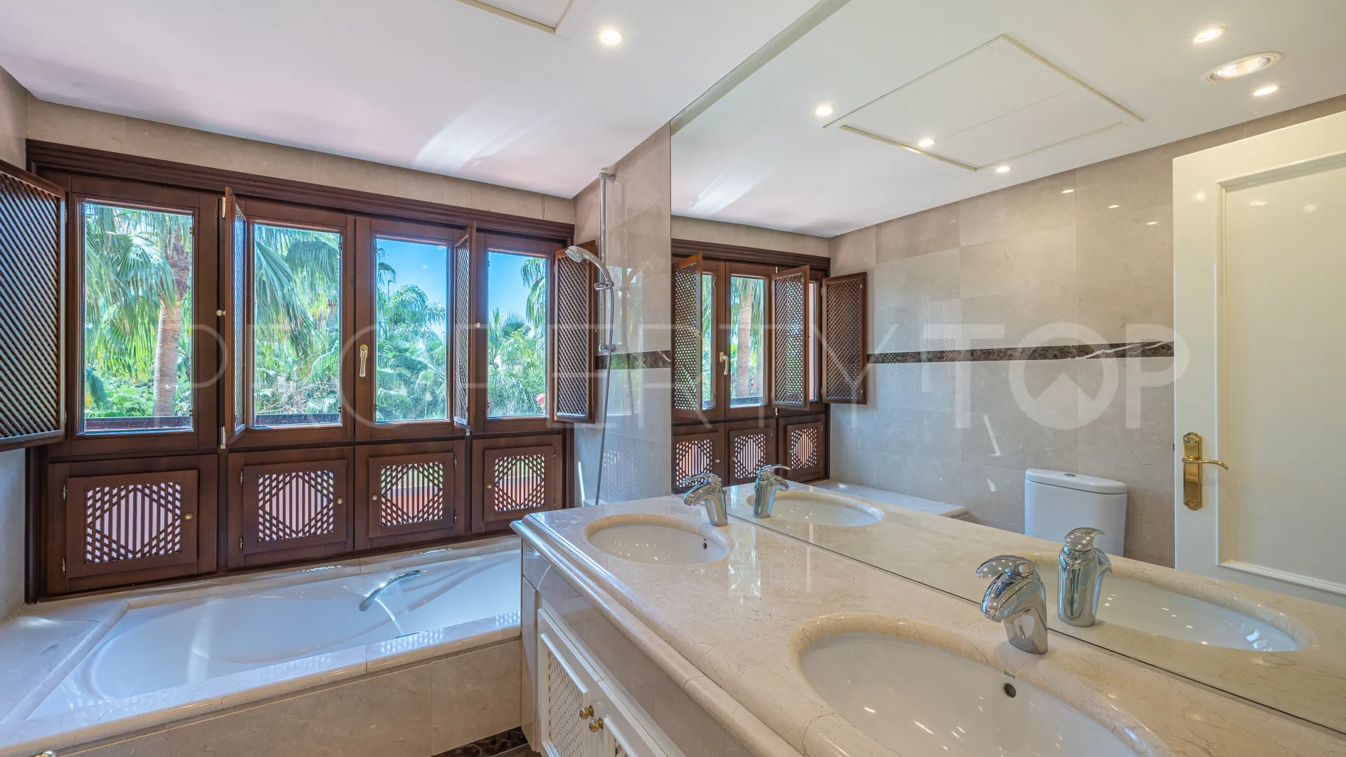 Atico duplex en venta en La Alzambra Hill Club de 3 dormitorios
