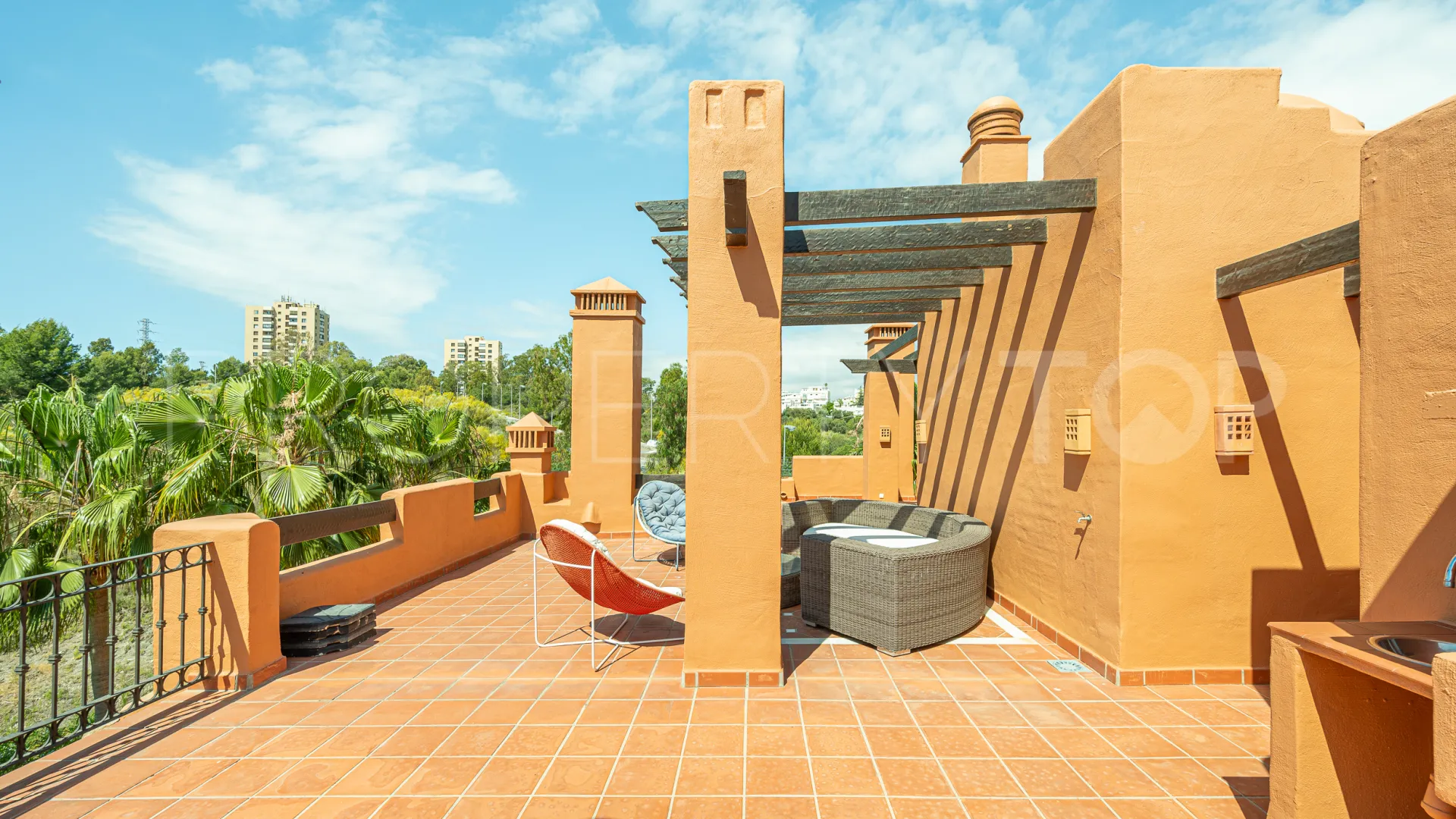 Atico duplex en venta en La Alzambra Hill Club de 3 dormitorios