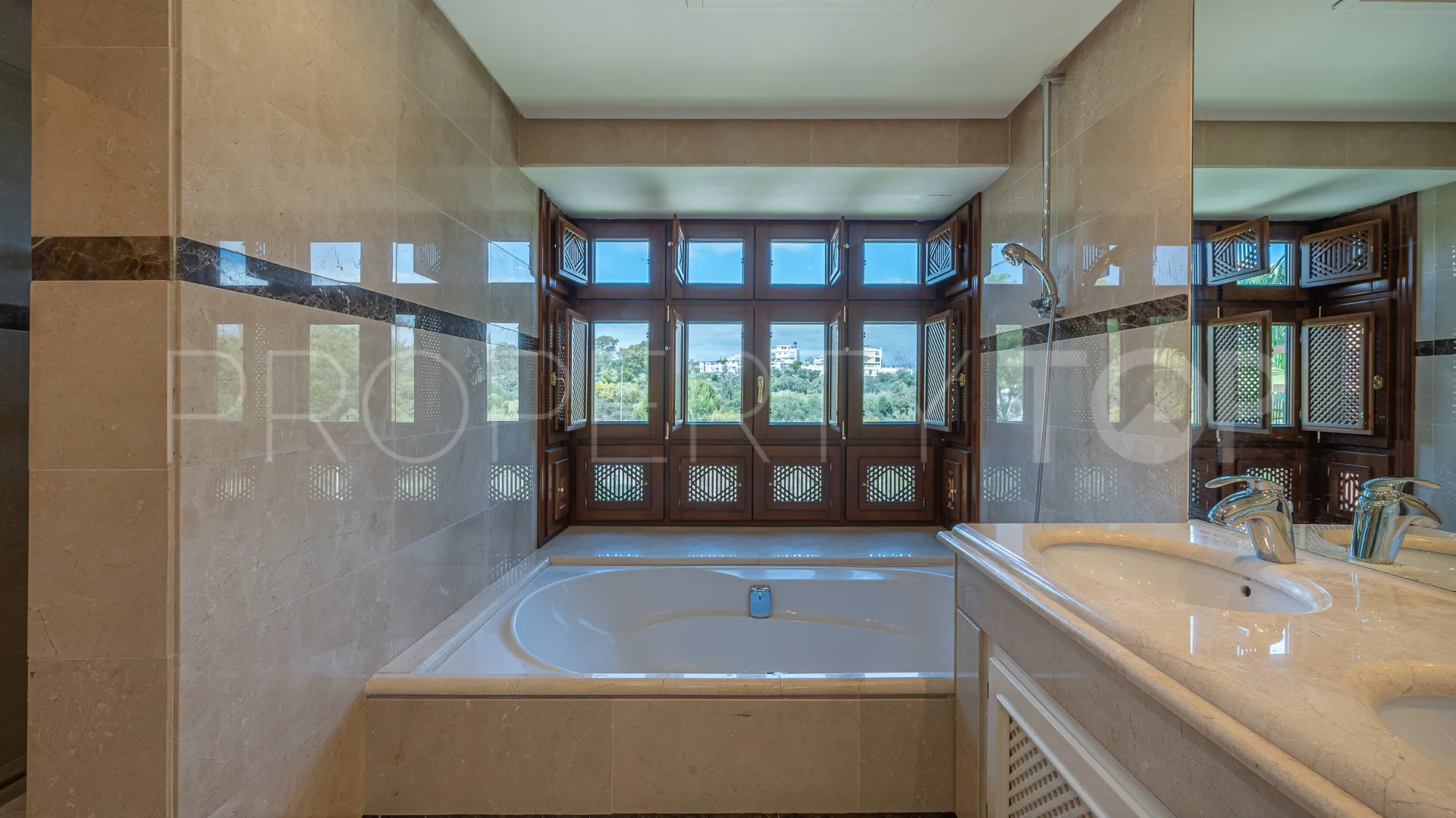 Atico duplex en venta en La Alzambra Hill Club de 3 dormitorios