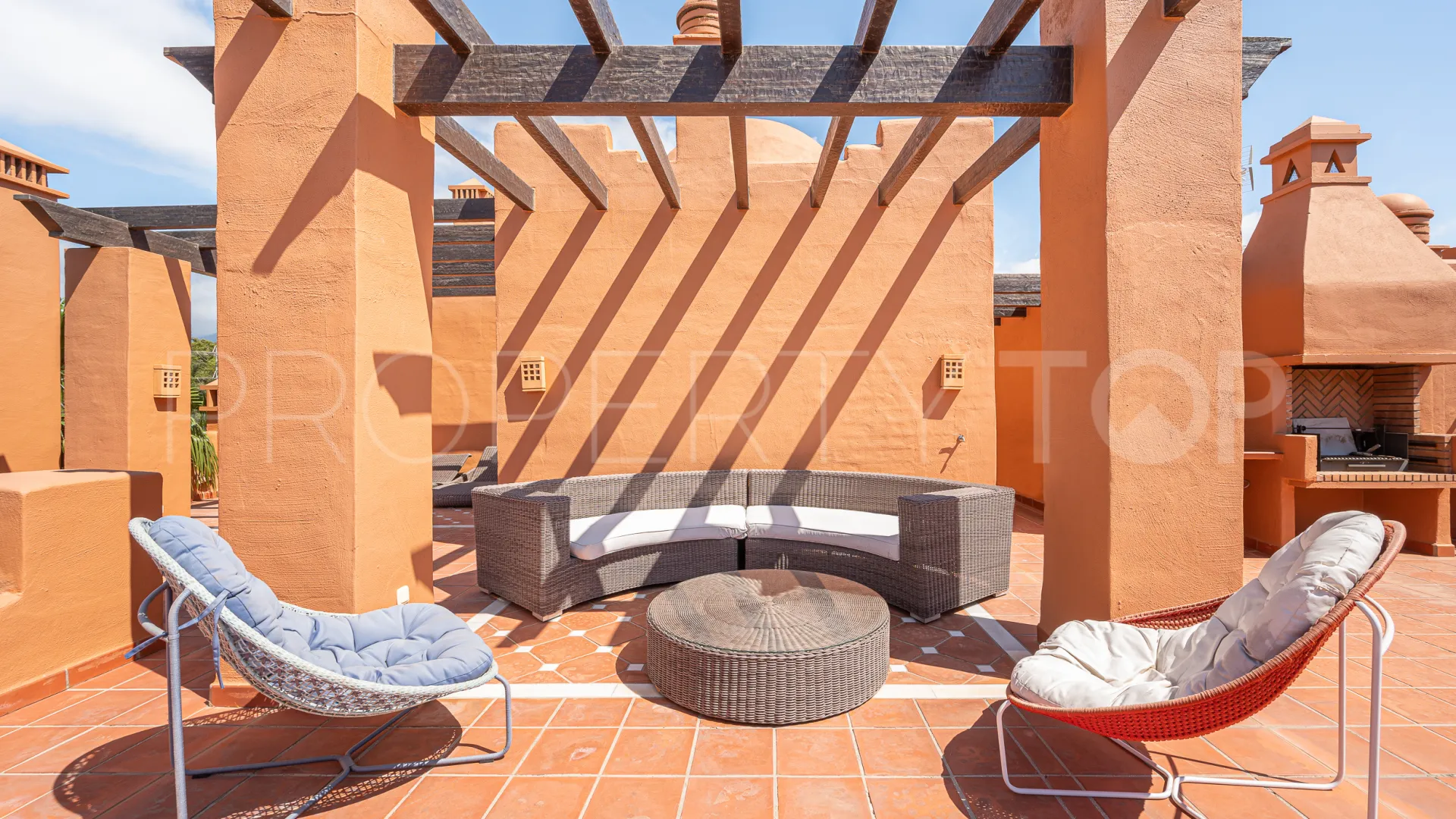Atico duplex en venta en La Alzambra Hill Club de 3 dormitorios