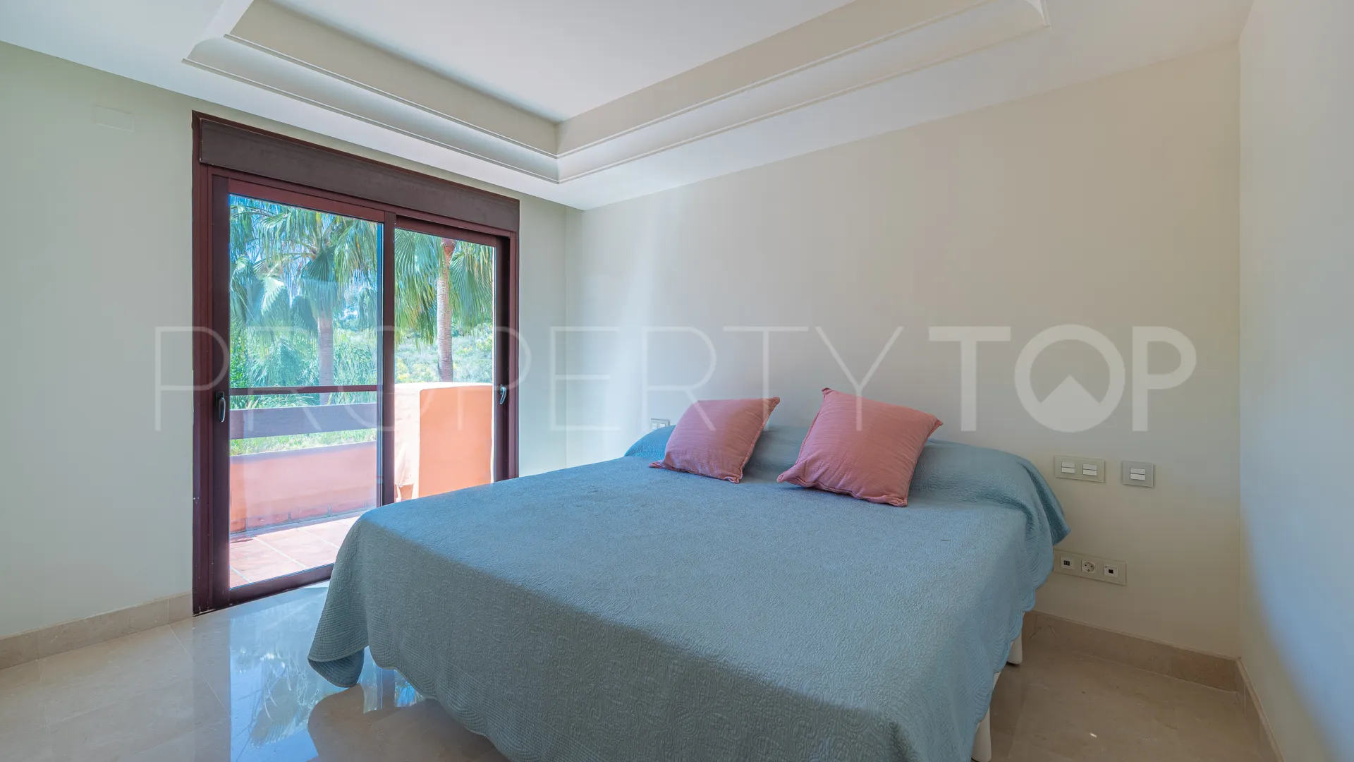 Atico duplex en venta en La Alzambra Hill Club de 3 dormitorios