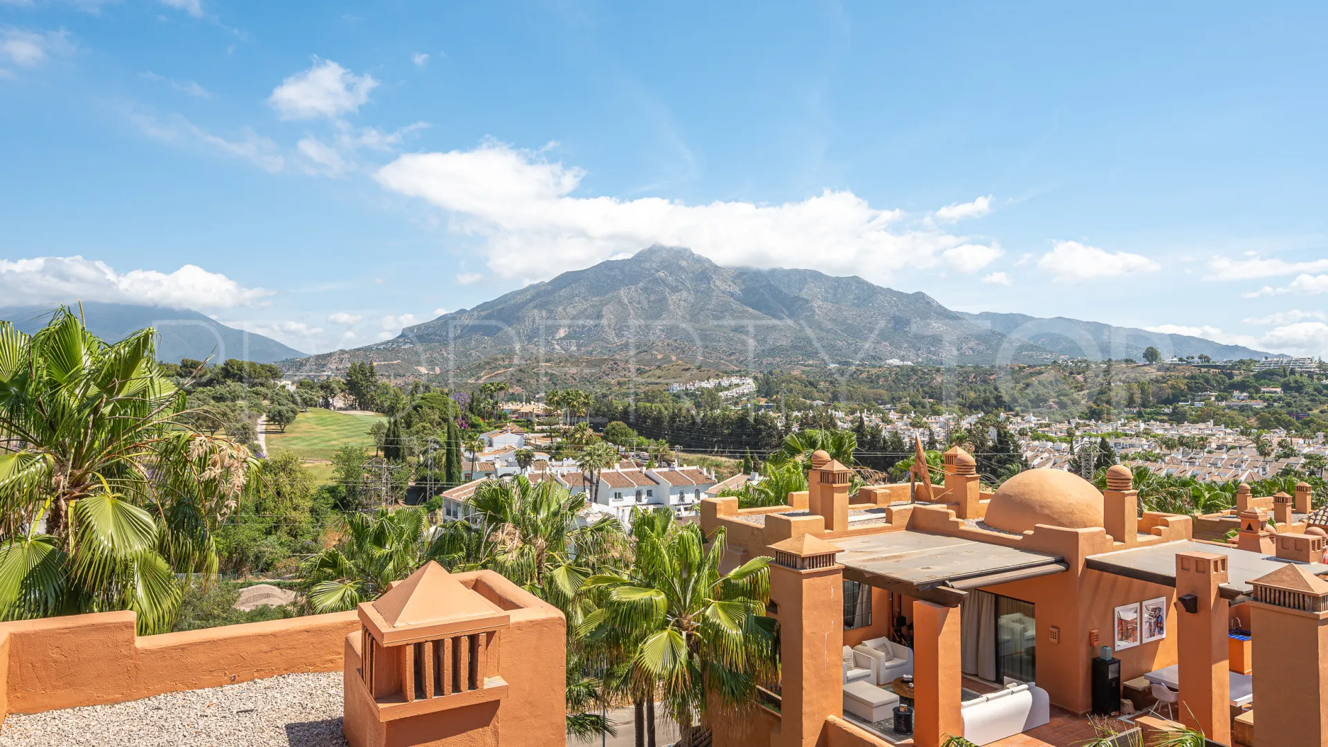 Atico duplex en venta en La Alzambra Hill Club de 3 dormitorios