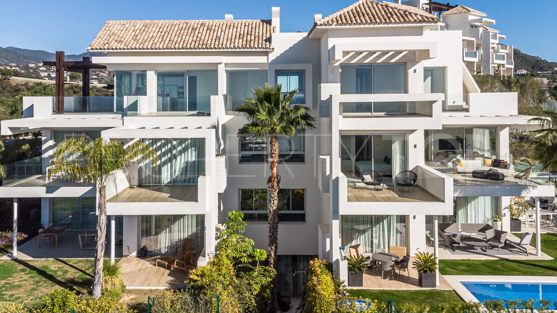 Se vende apartamento planta baja en Benahavis